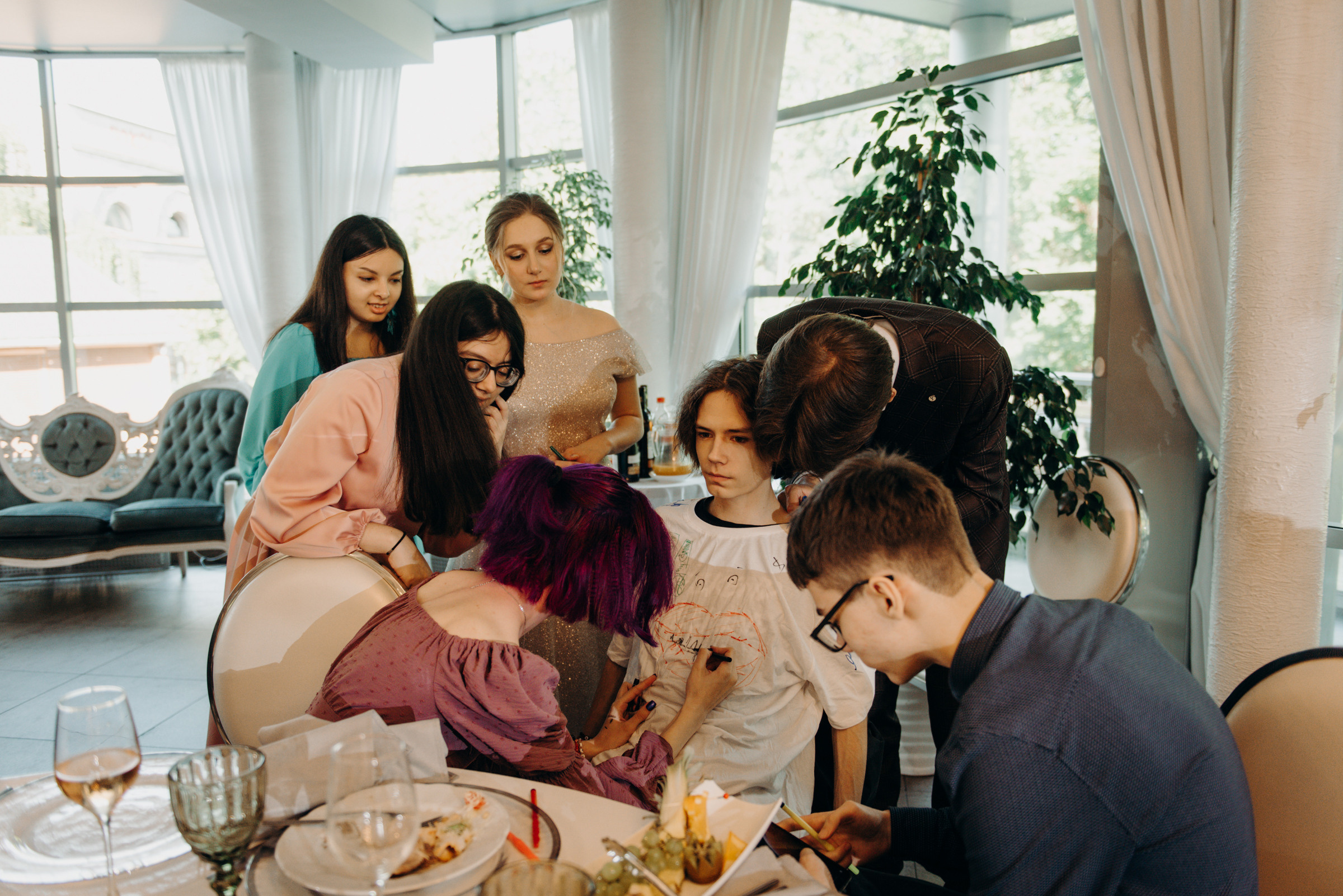 фотограф на выпускной, фотосъёмка выпускного в ресторане Vinity