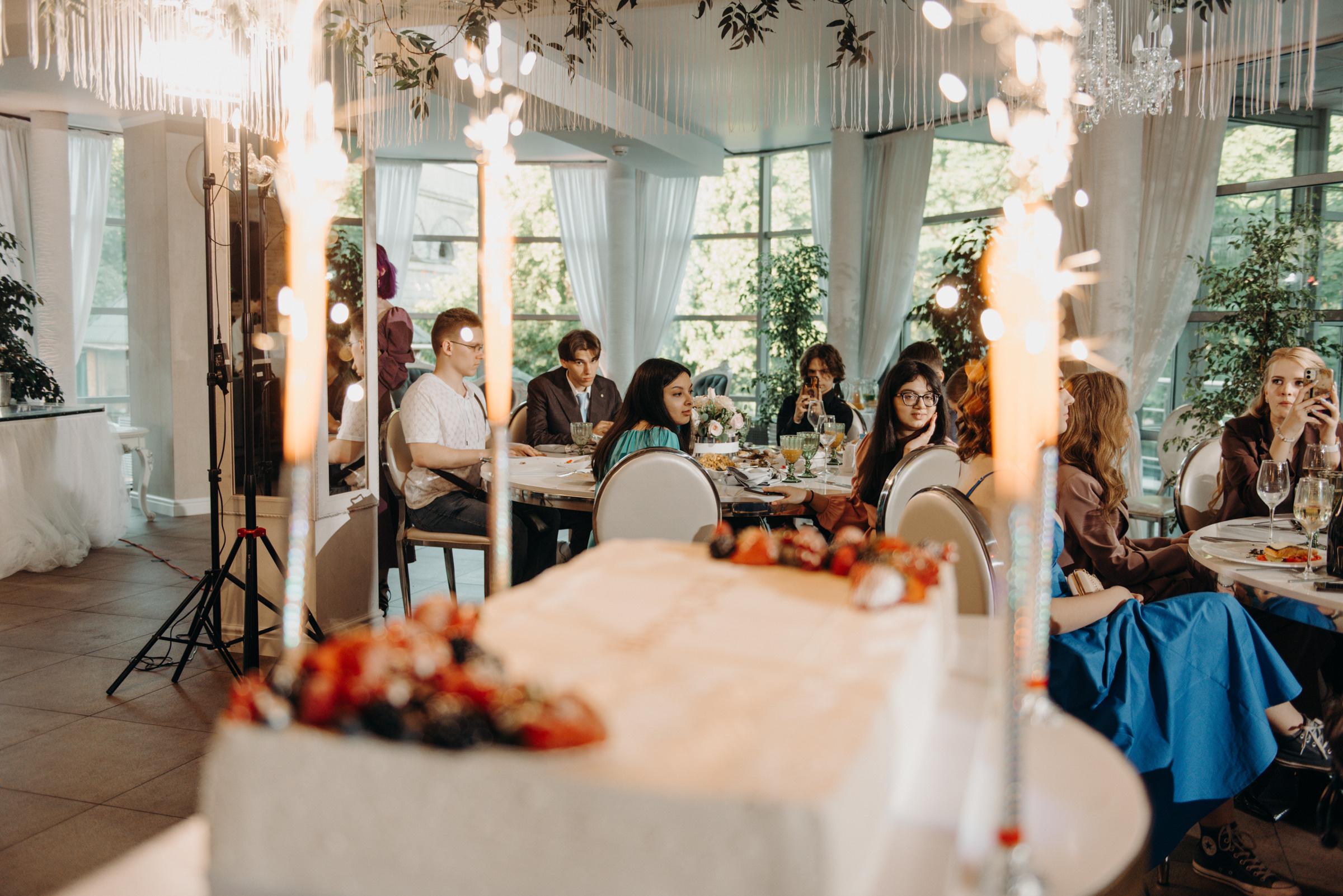 фотограф на выпускной, фотосъёмка выпускного в ресторане Vinity
