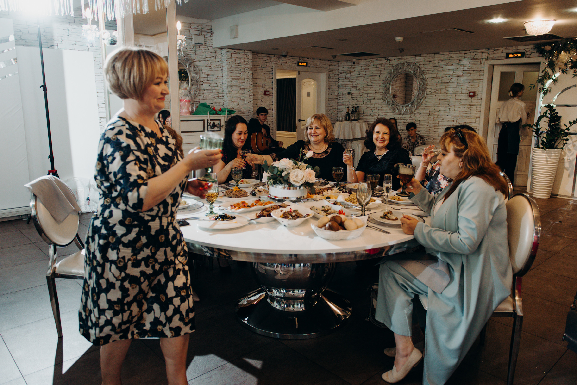 фотограф на выпускной, фотосъёмка выпускного в ресторане Vinity