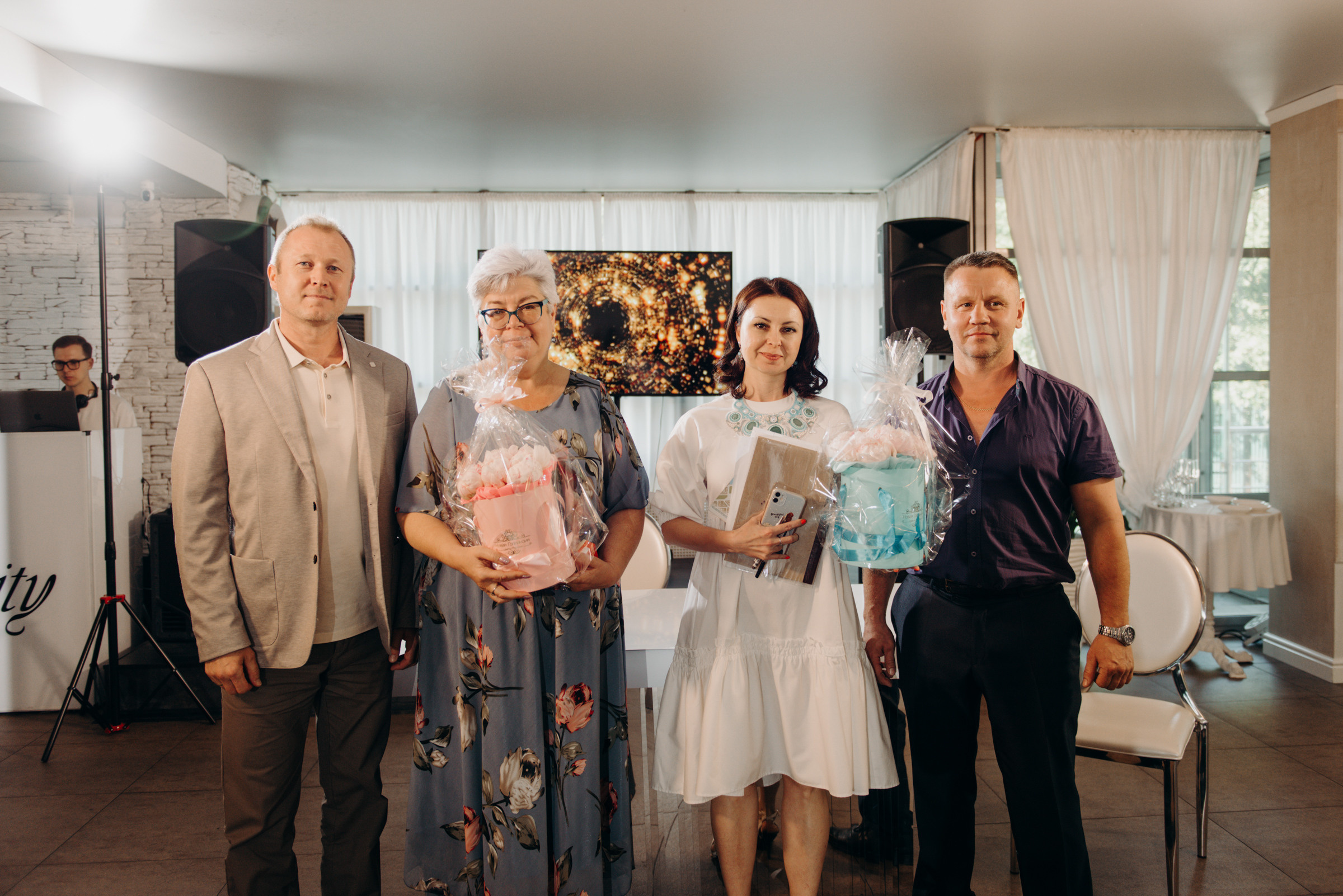 фотограф на выпускной, фотосъёмка выпускного в ресторане Vinity