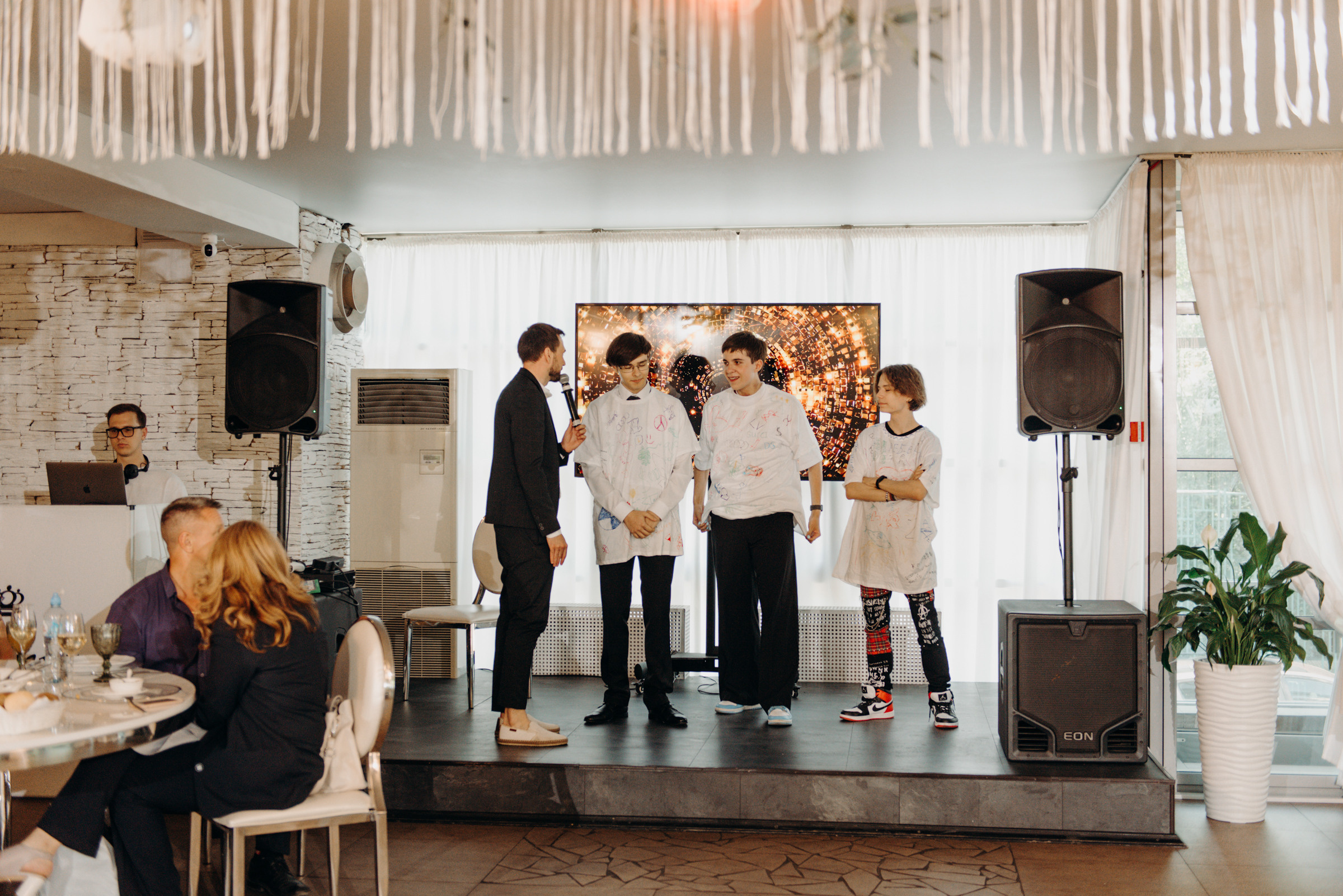 фотограф на выпускной, фотосъёмка выпускного в ресторане Vinity