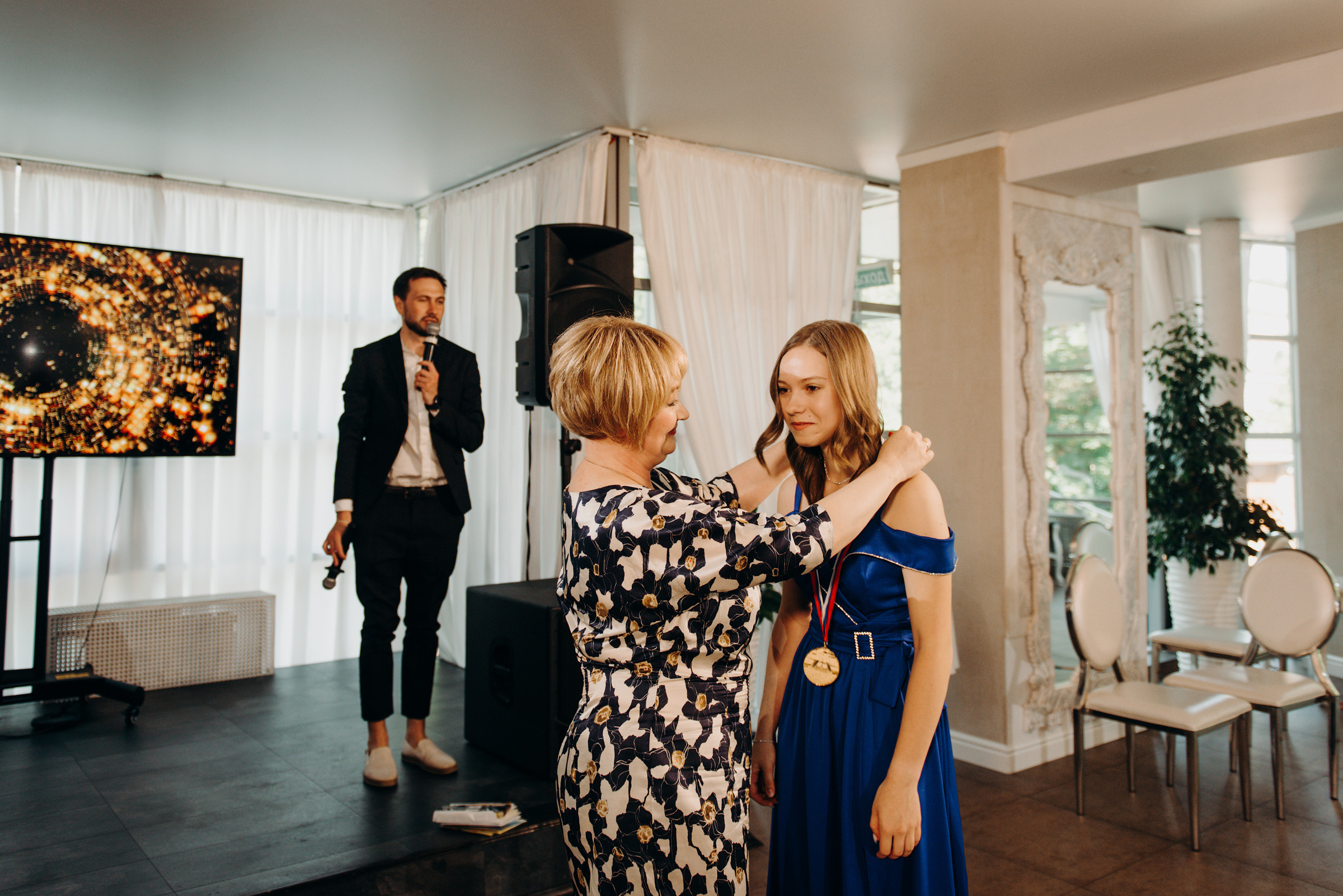 фотограф на выпускной, фотосъёмка выпускного в ресторане Vinity