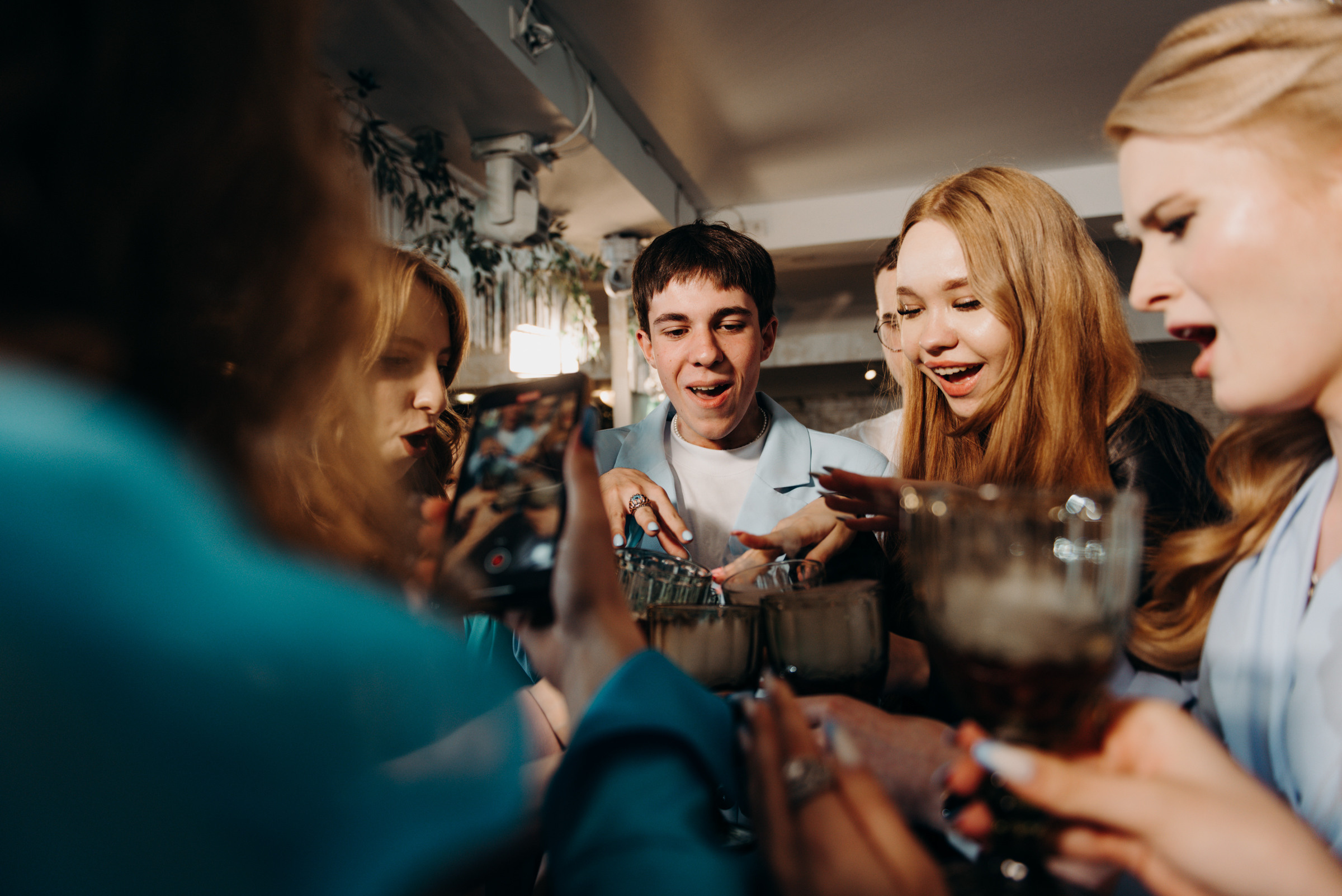 фотограф на выпускной, фотосъёмка выпускного в ресторане Vinity