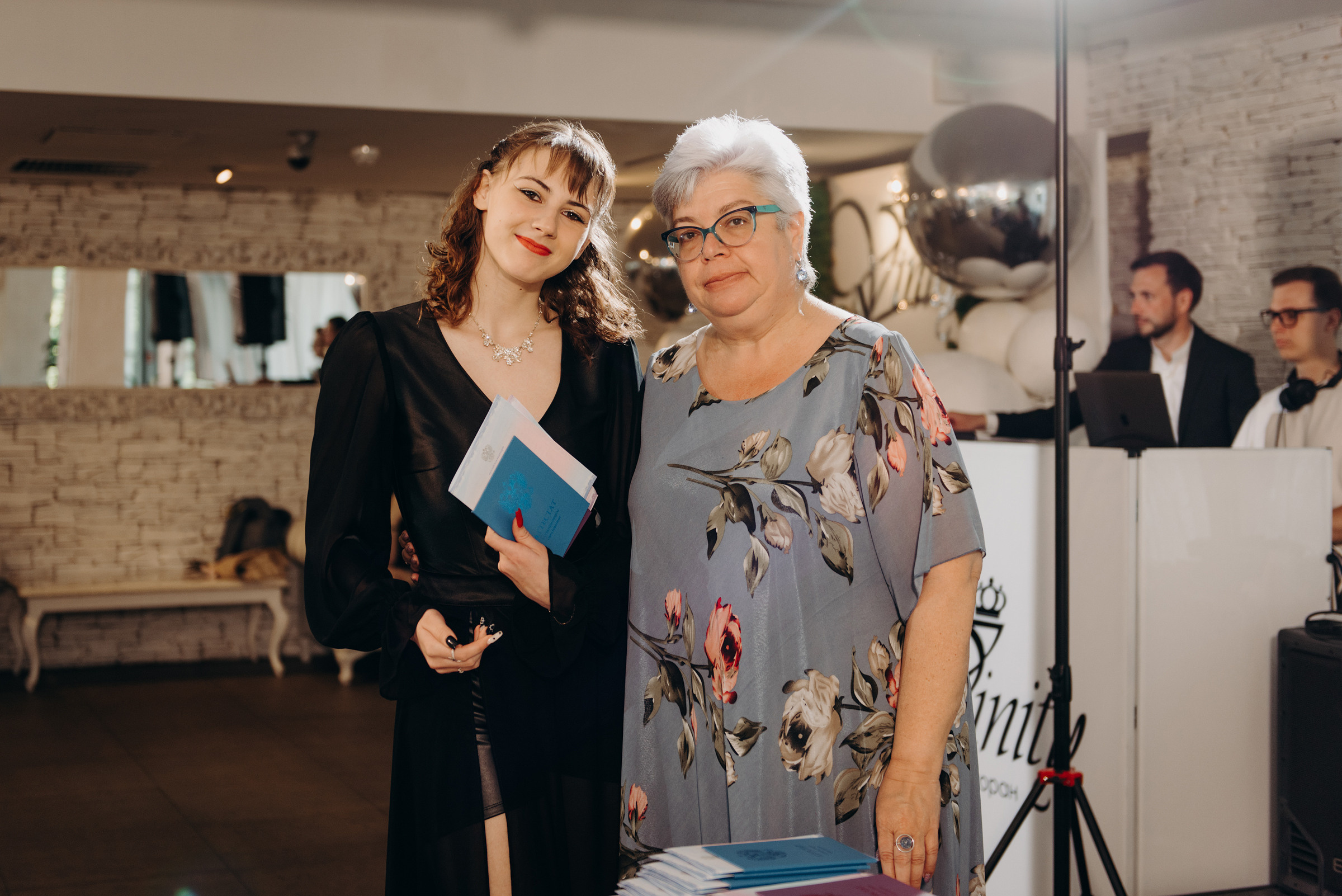 фотограф на выпускной, фотосъёмка выпускного в ресторане Vinity