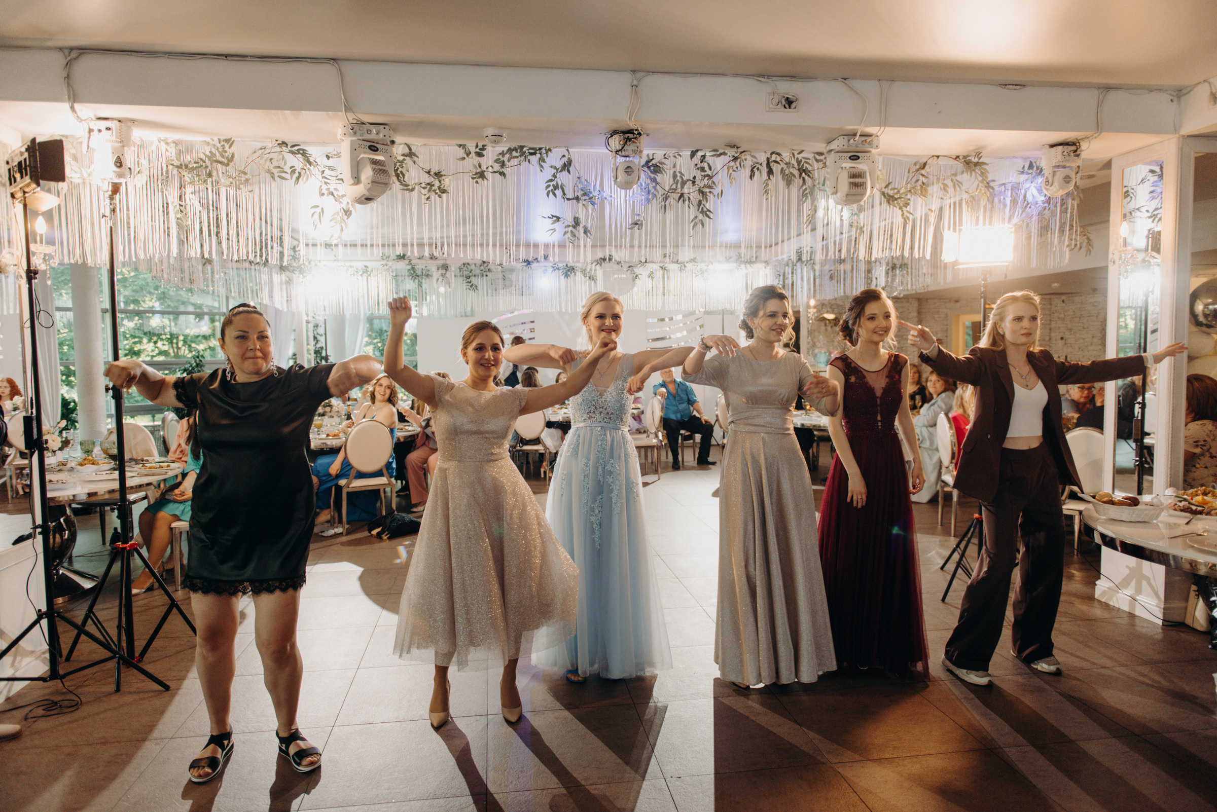 фотограф на выпускной, фотосъёмка выпускного в ресторане Vinity