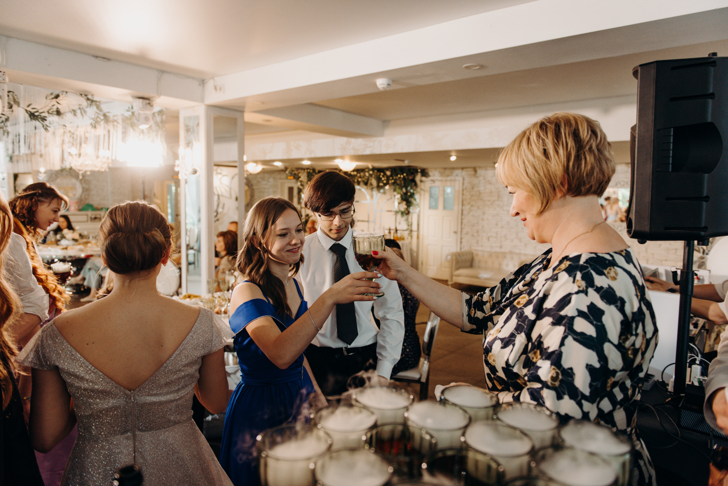 фотограф на выпускной, фотосъёмка выпускного в ресторане Vinity