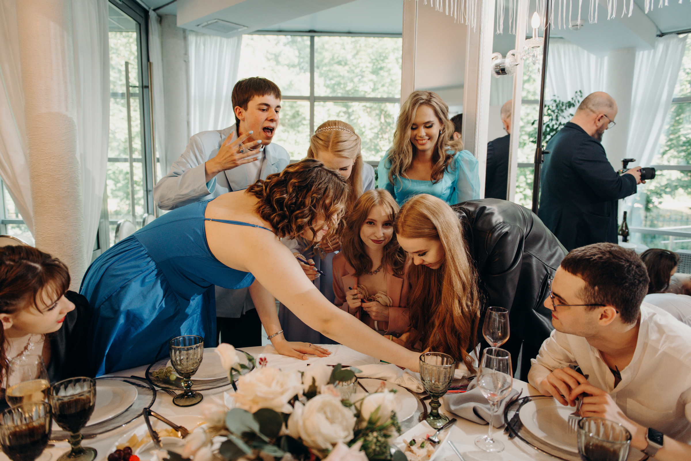 фотограф на выпускной, фотосъёмка выпускного в ресторане Vinity