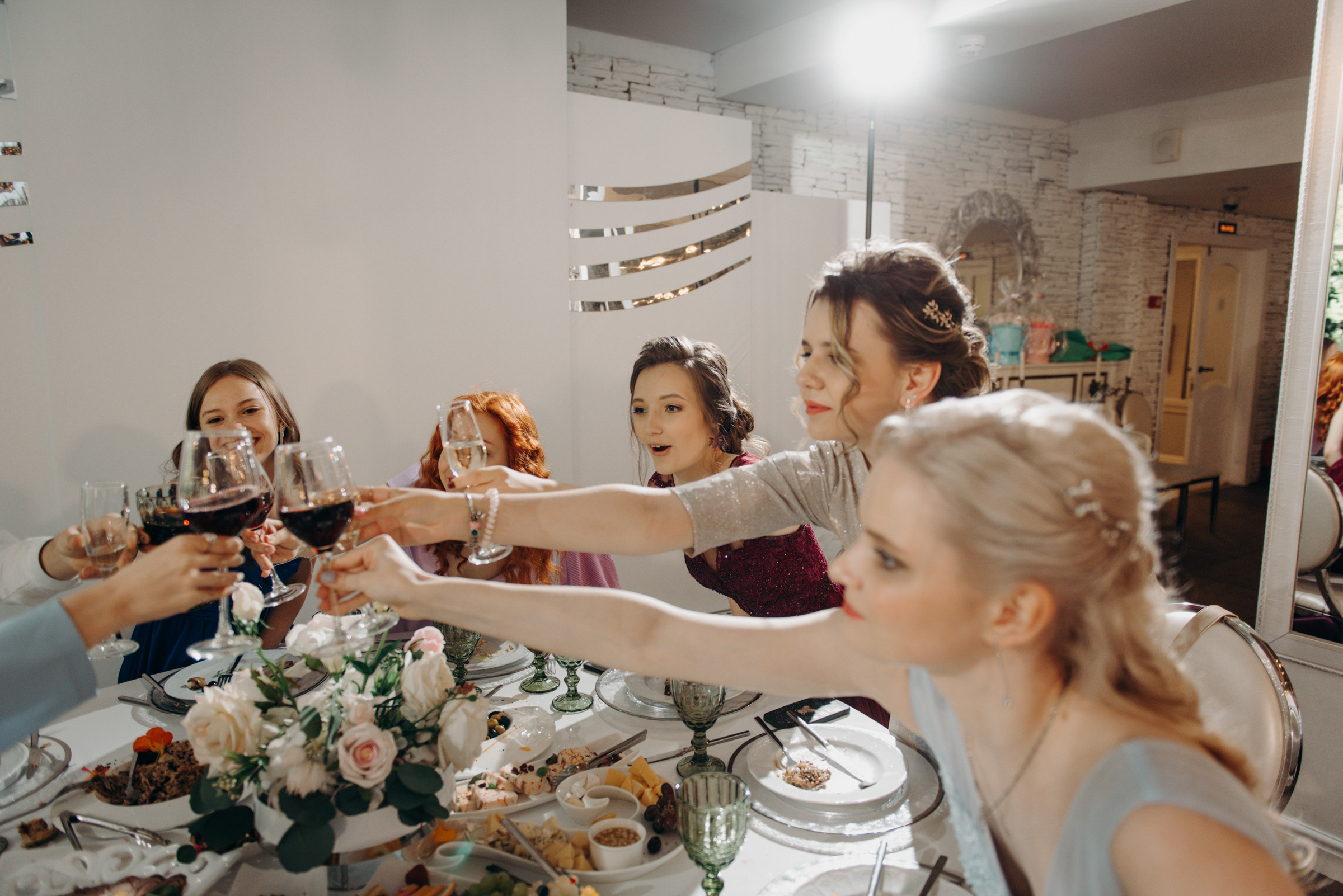 фотограф на выпускной, фотосъёмка выпускного в ресторане Vinity