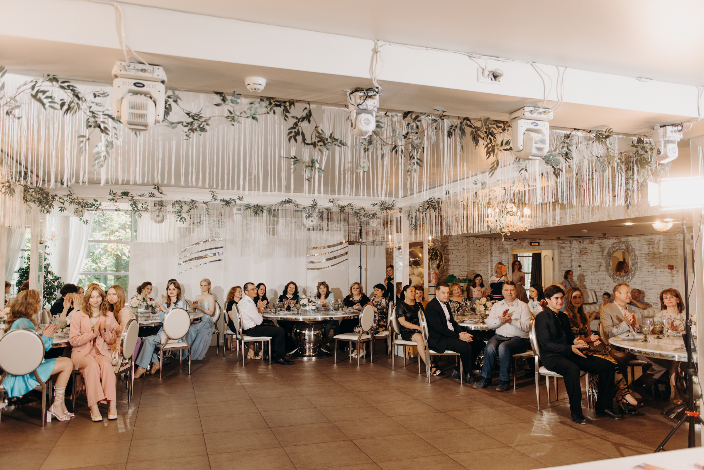 фотограф на выпускной, фотосъёмка выпускного в ресторане Vinity