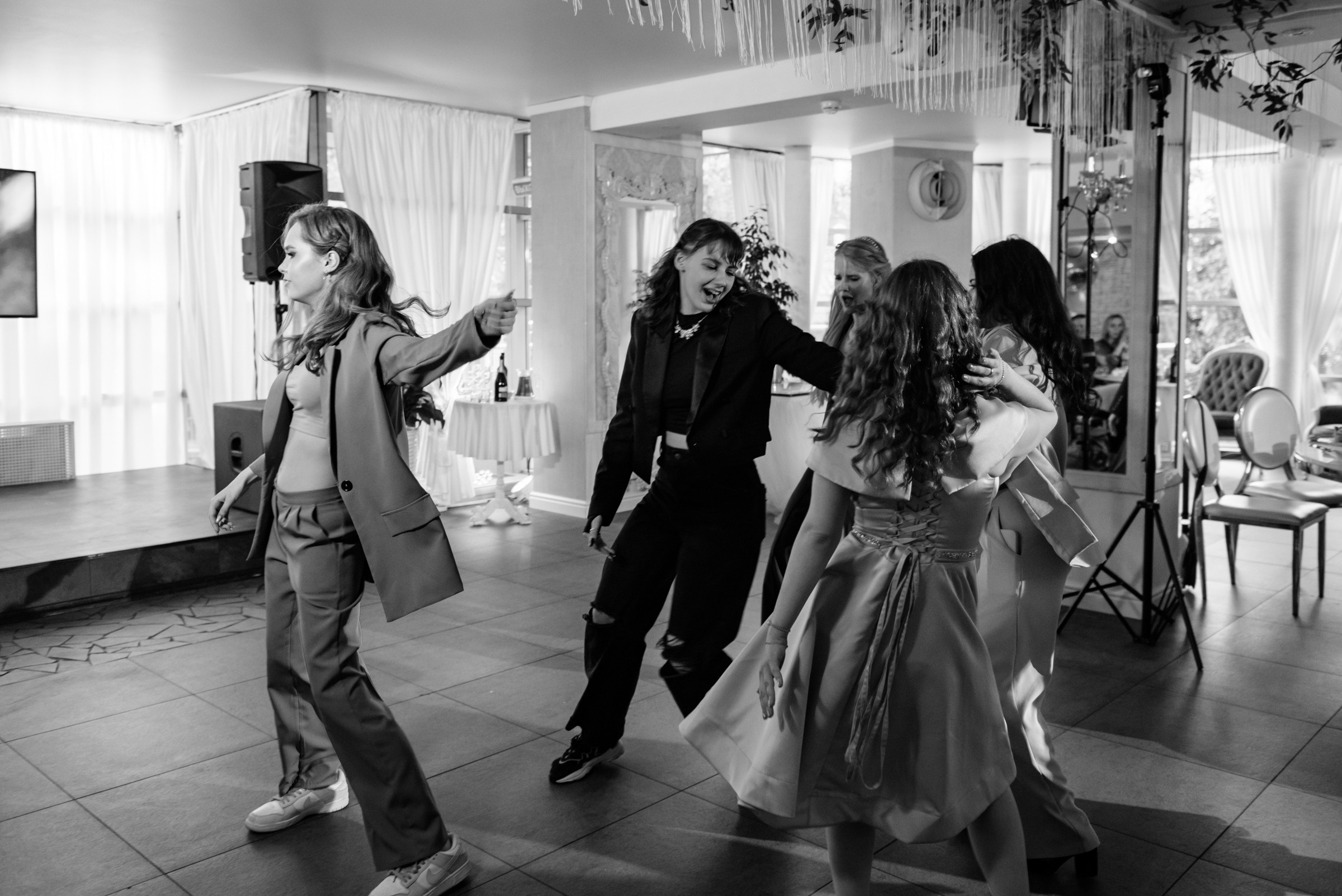 фотограф на выпускной, фотосъёмка выпускного в ресторане Vinity