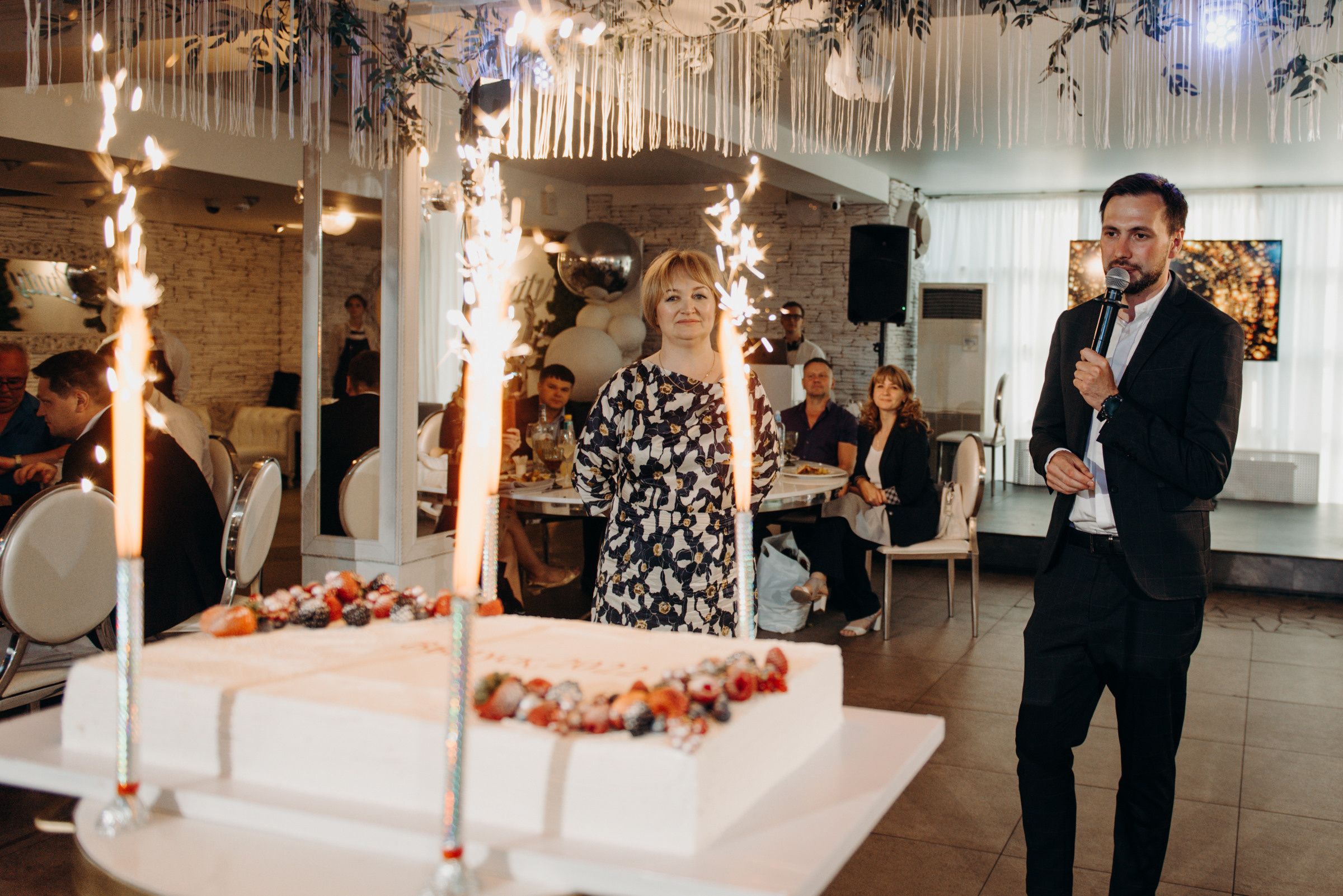 фотограф на выпускной, фотосъёмка выпускного в ресторане Vinity