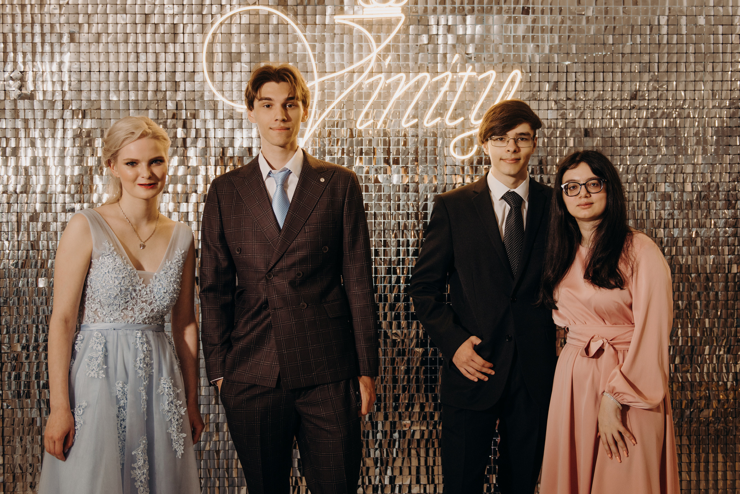 фотограф на выпускной, фотосъёмка выпускного в ресторане Vinity