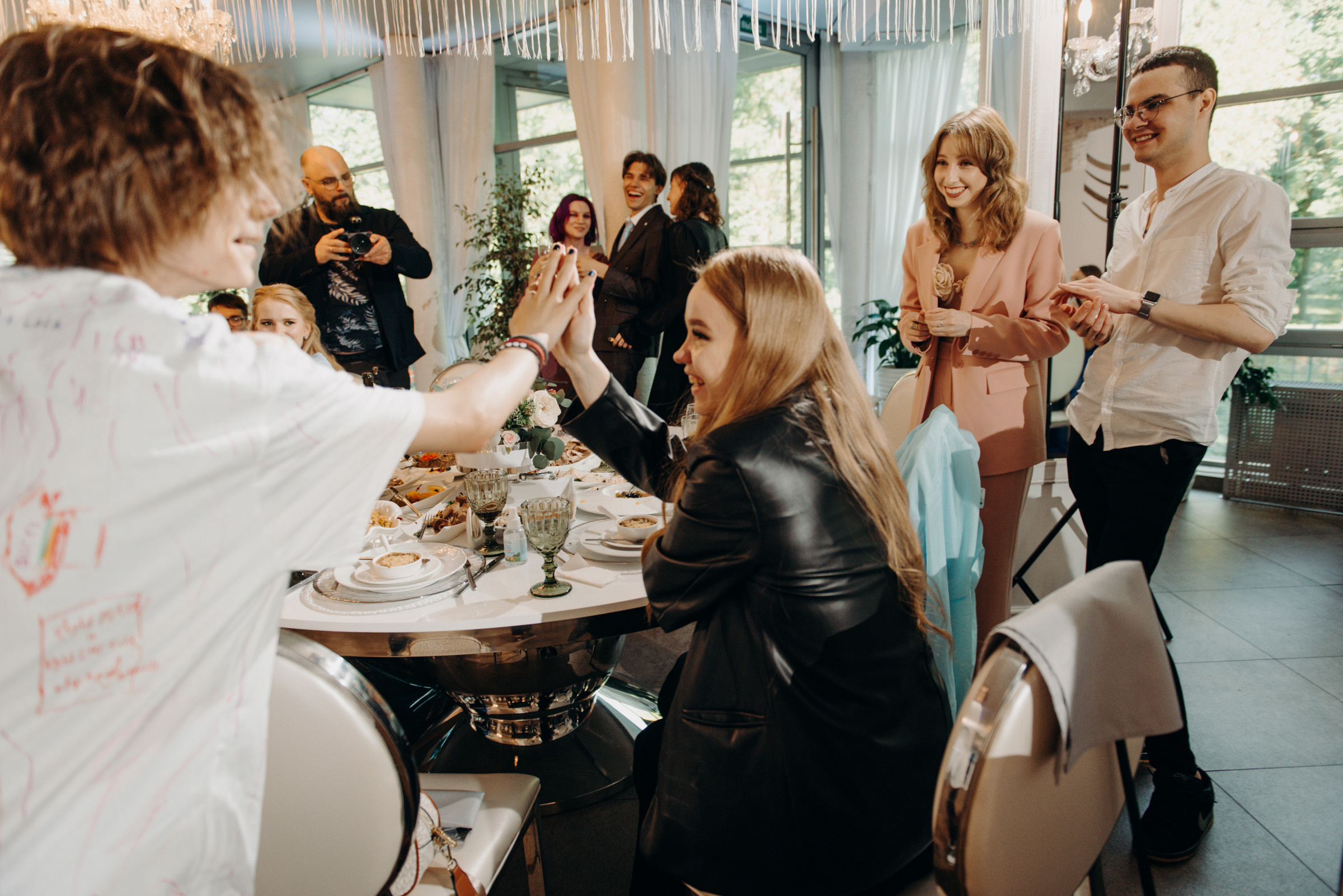фотограф на выпускной, фотосъёмка выпускного в ресторане Vinity