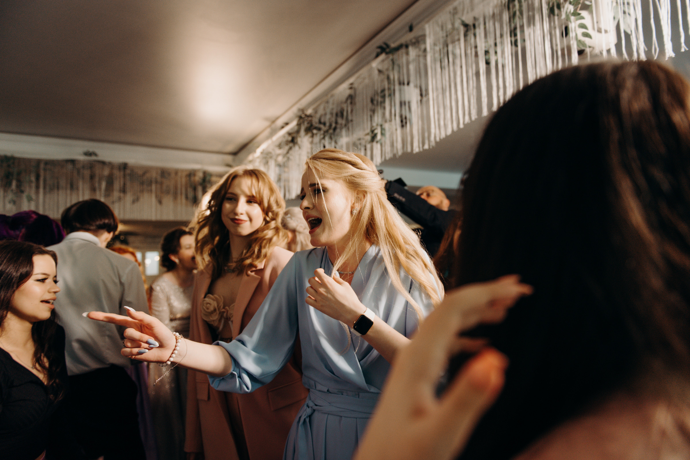 фотограф на выпускной, фотосъёмка выпускного в ресторане Vinity