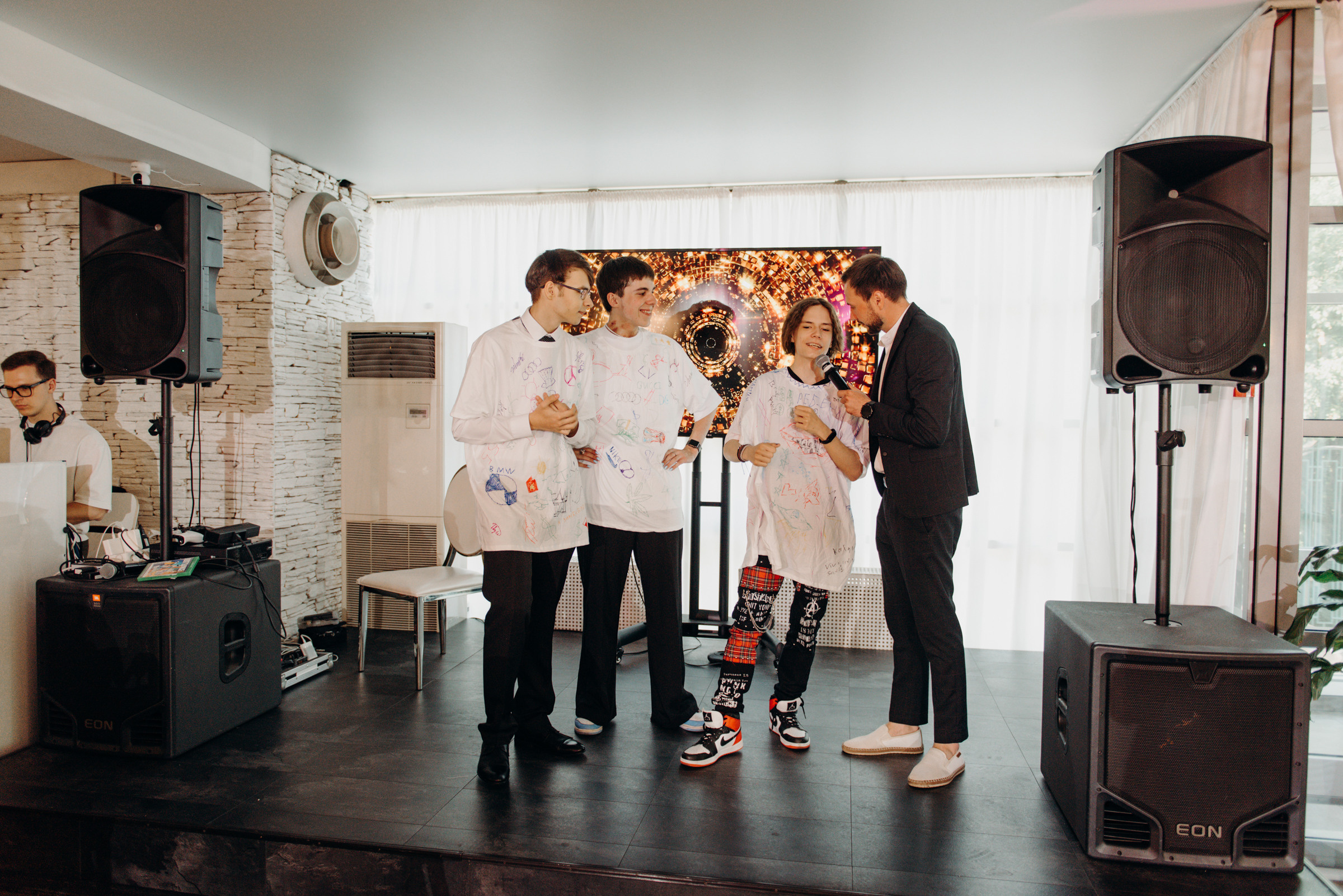 фотограф на выпускной, фотосъёмка выпускного в ресторане Vinity