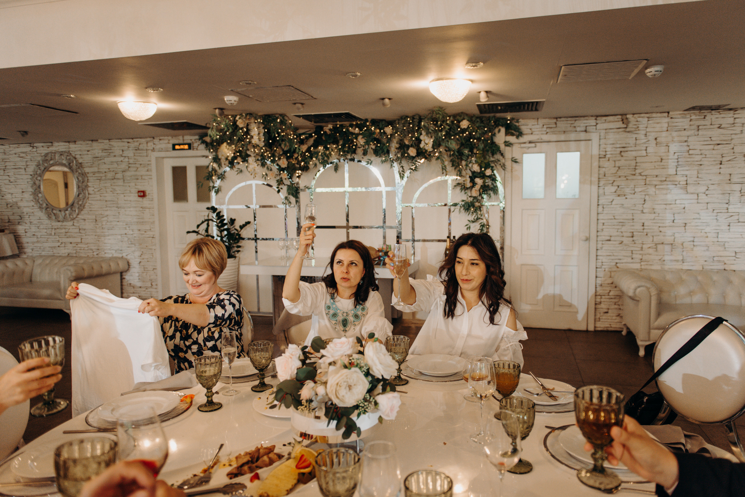 фотограф на выпускной, фотосъёмка выпускного в ресторане Vinity