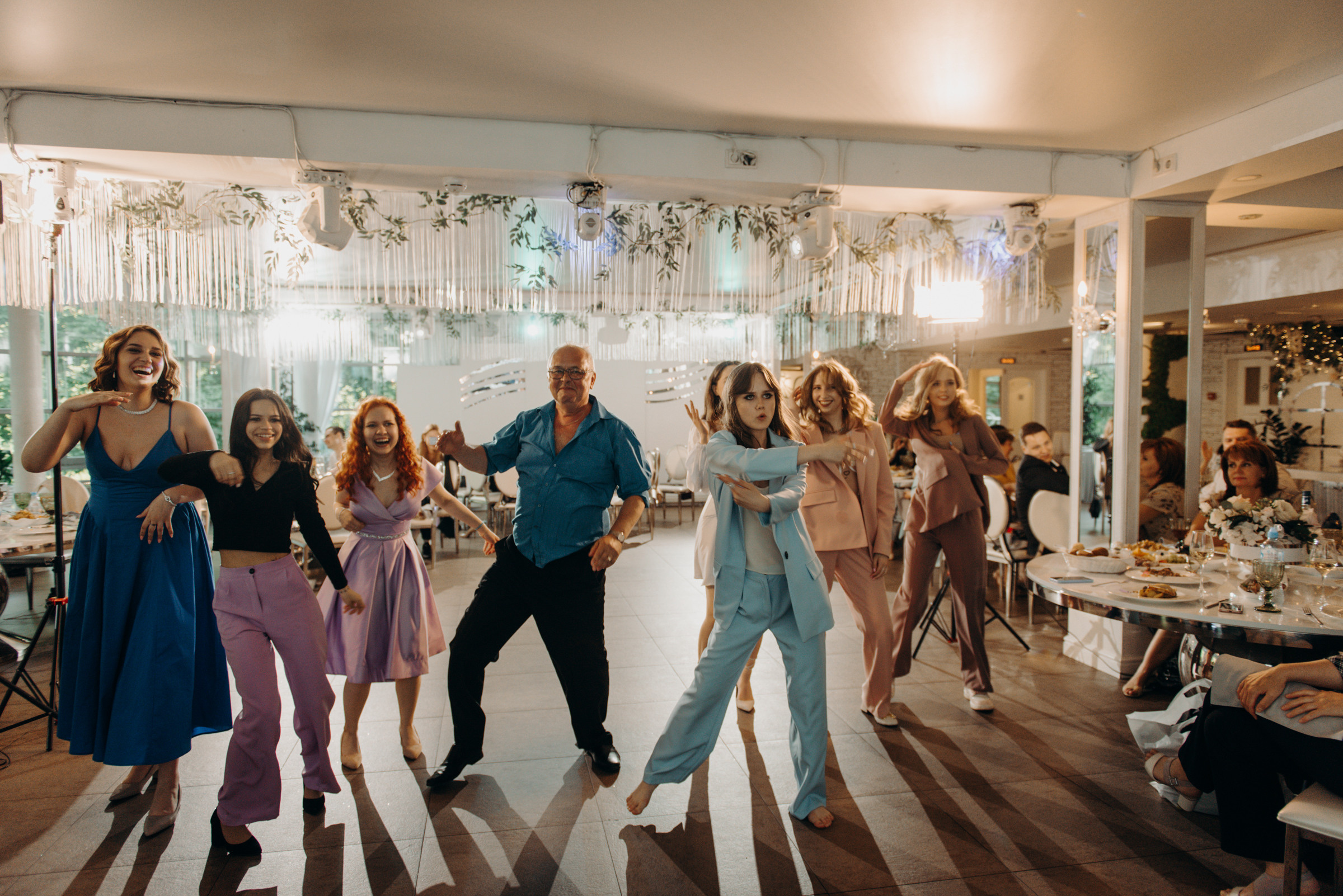 фотограф на выпускной, фотосъёмка выпускного в ресторане Vinity