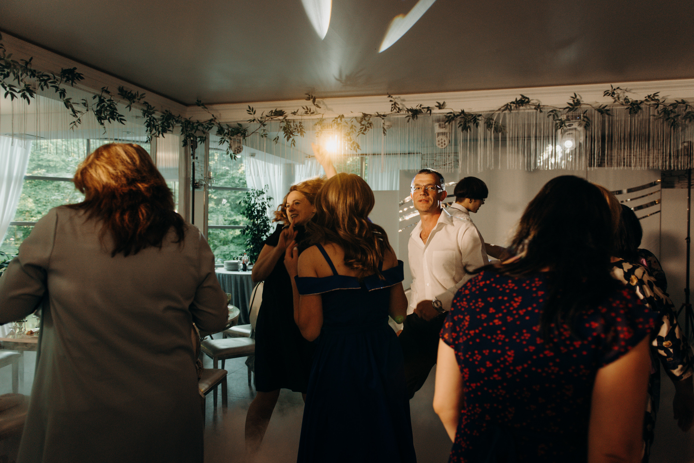 фотограф на выпускной, фотосъёмка выпускного в ресторане Vinity