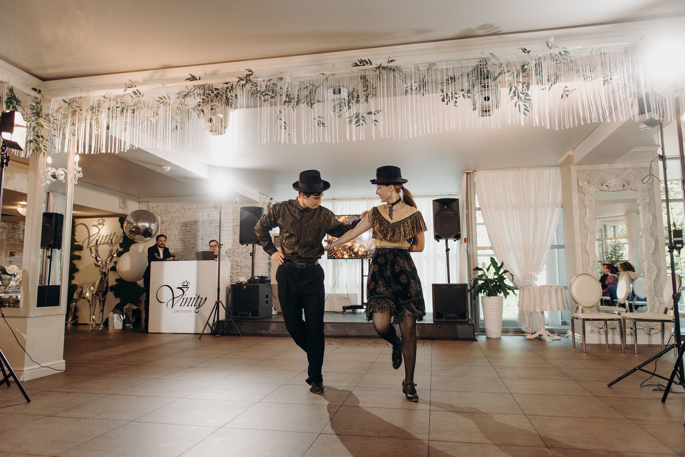 фотограф на выпускной, фотосъёмка выпускного в ресторане Vinity