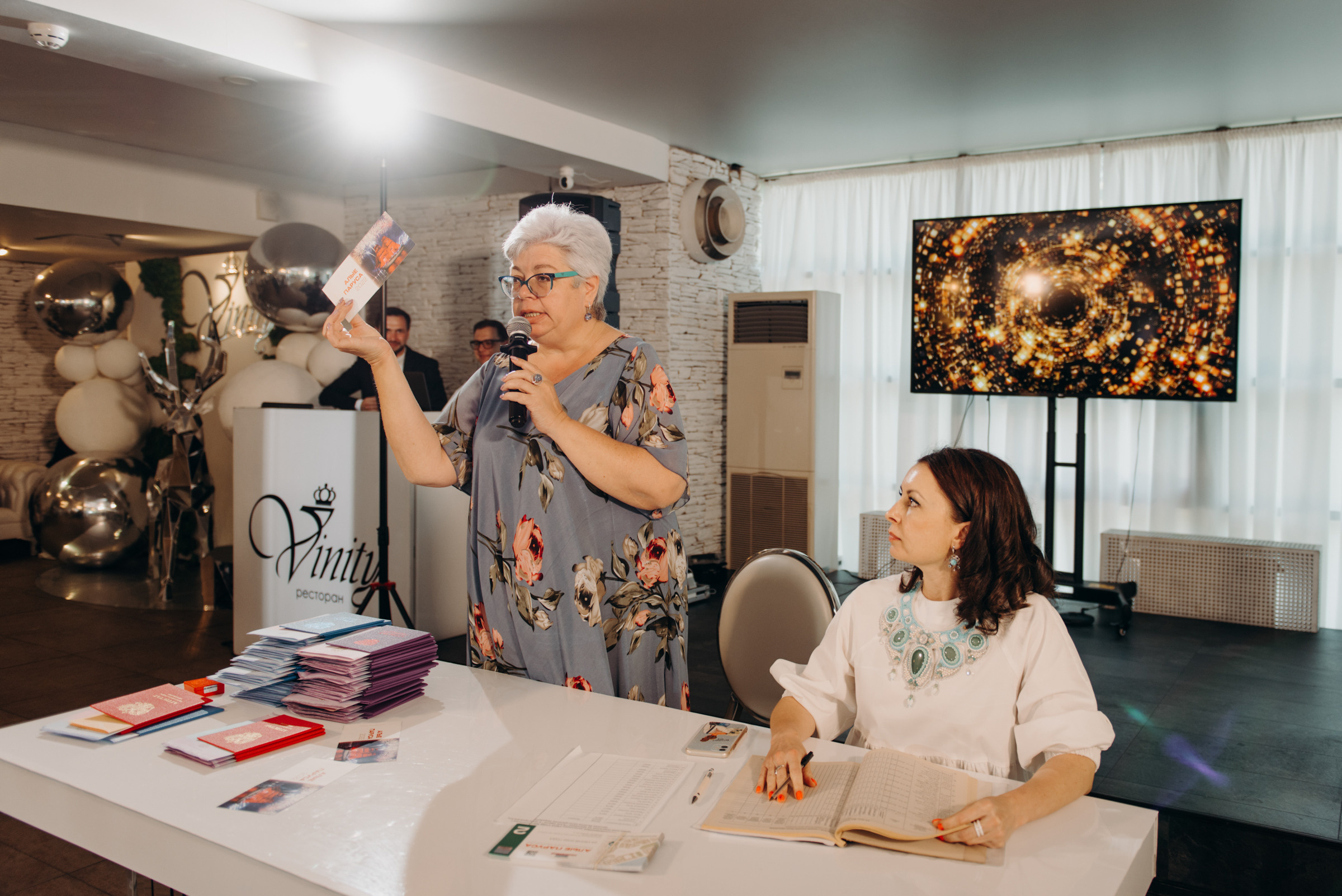 фотограф на выпускной, фотосъёмка выпускного в ресторане Vinity