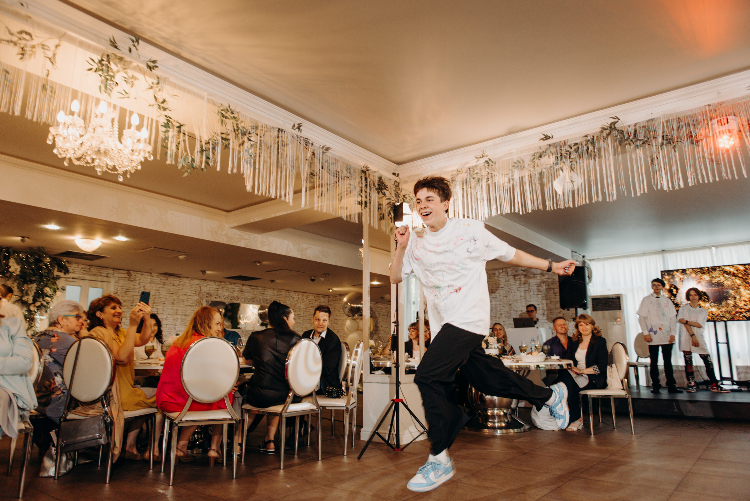 фотограф на выпускной, фотосъёмка выпускного в ресторане Vinity