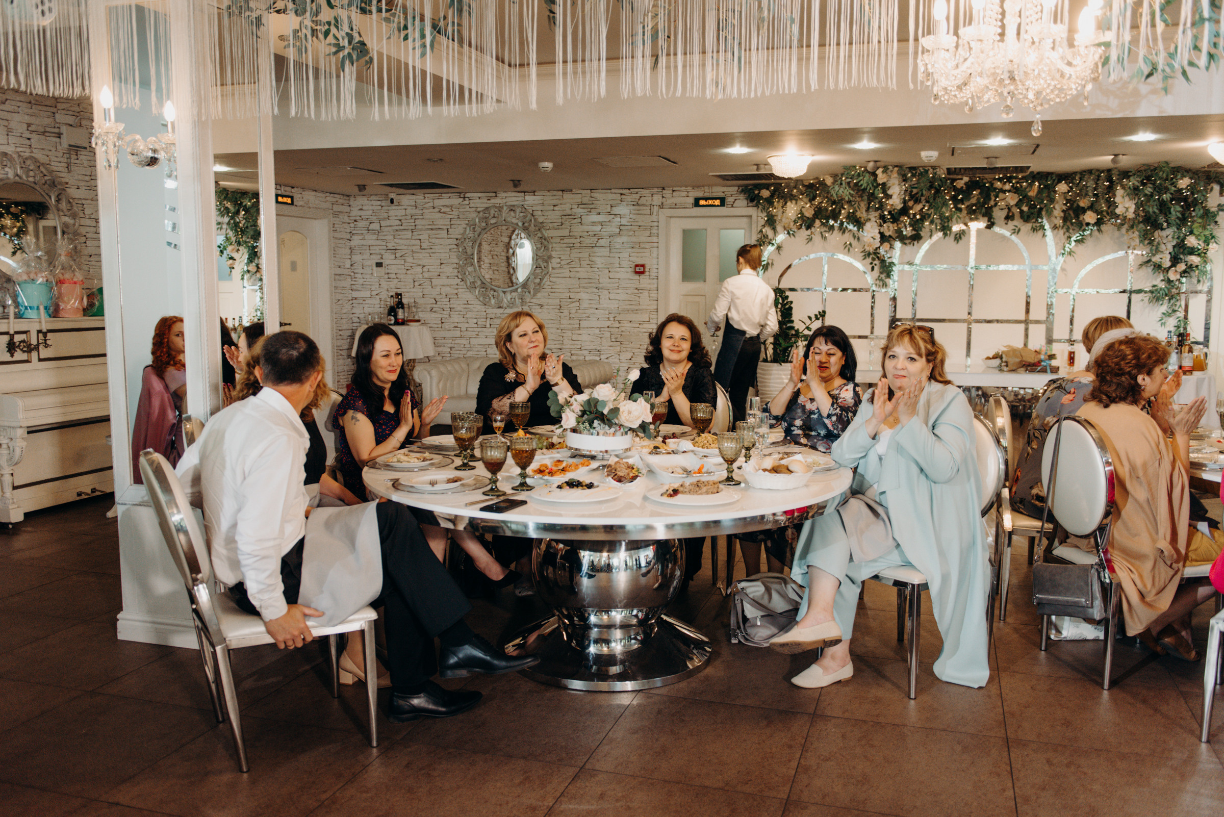 фотограф на выпускной, фотосъёмка выпускного в ресторане Vinity