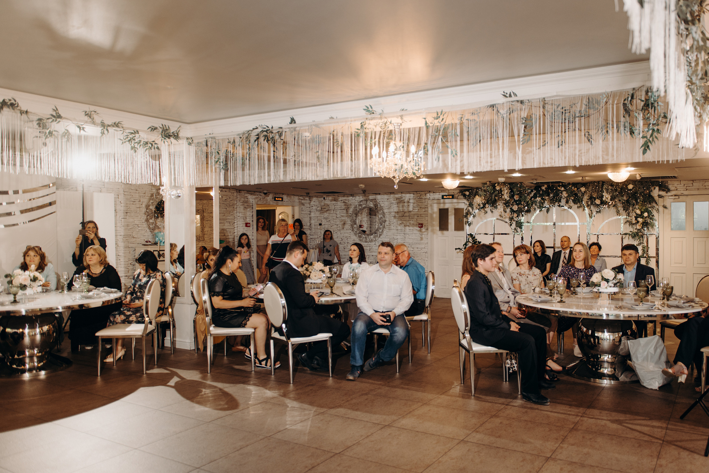 фотограф на выпускной, фотосъёмка выпускного в ресторане Vinity