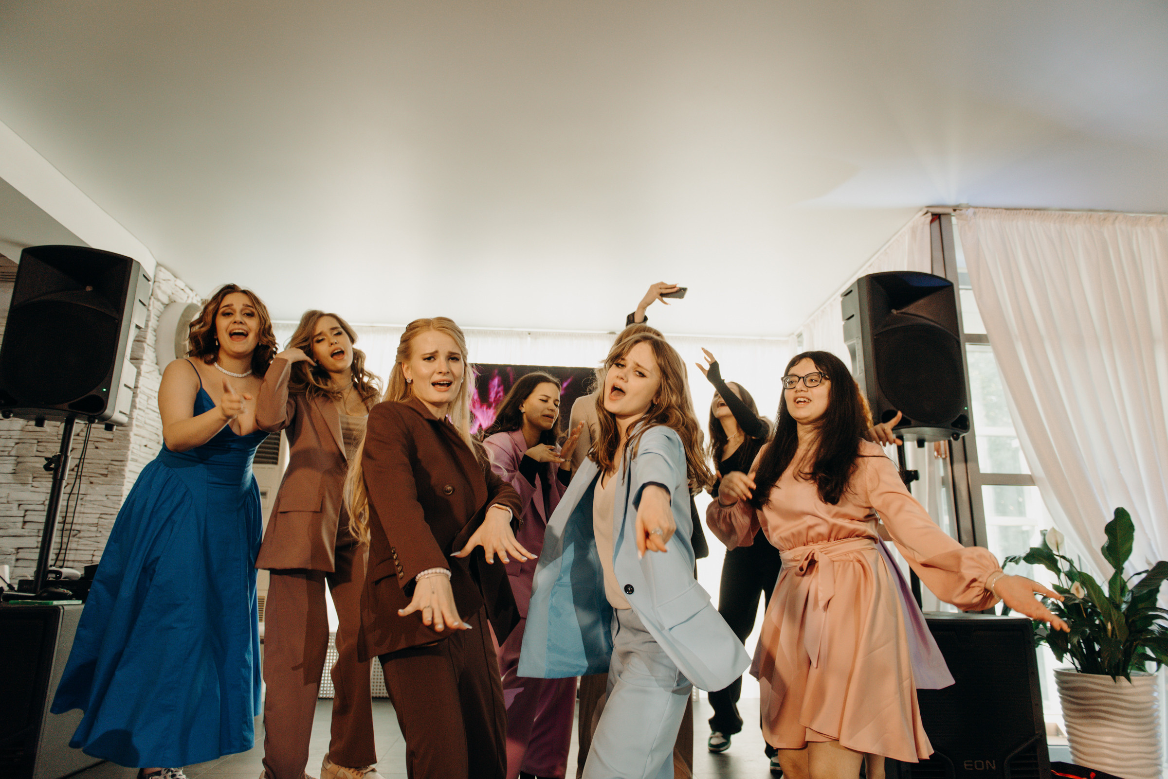 фотограф на выпускной, фотосъёмка выпускного в ресторане Vinity