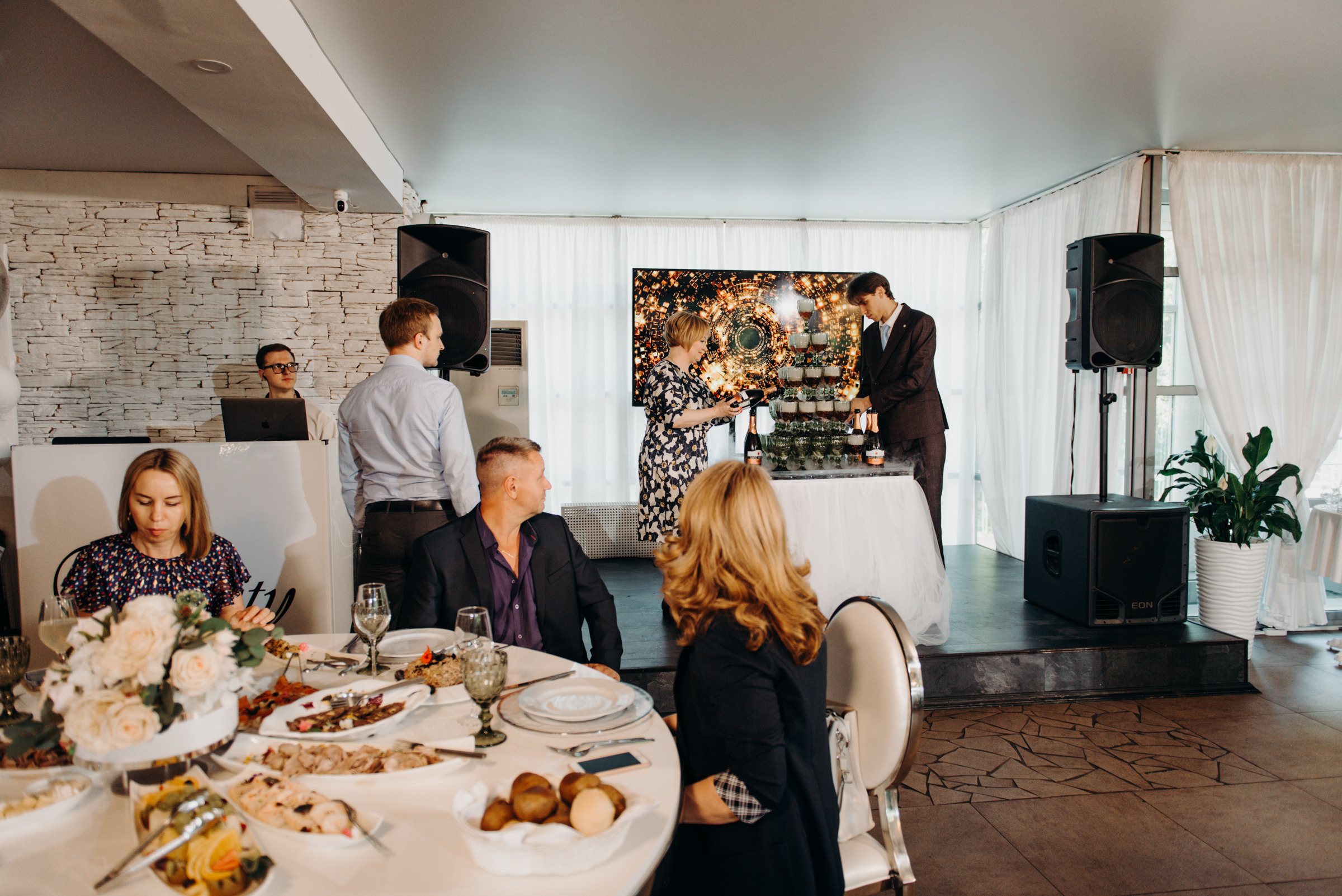 фотограф на выпускной, фотосъёмка выпускного в ресторане Vinity