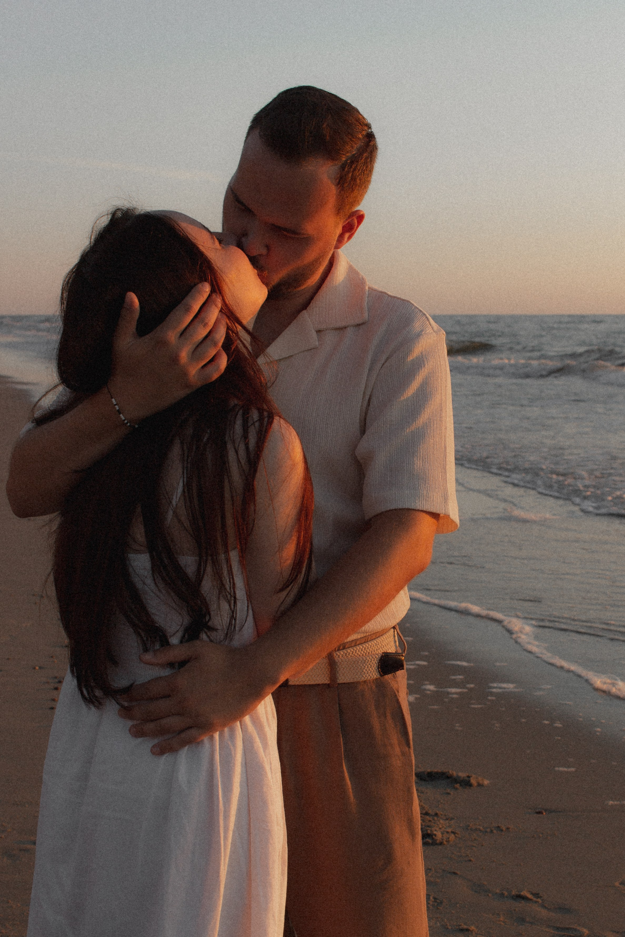 Киношная парная фотосессия на море в Калининграде / Донское. Портретный фотограф в Калининграде Рита Холодова