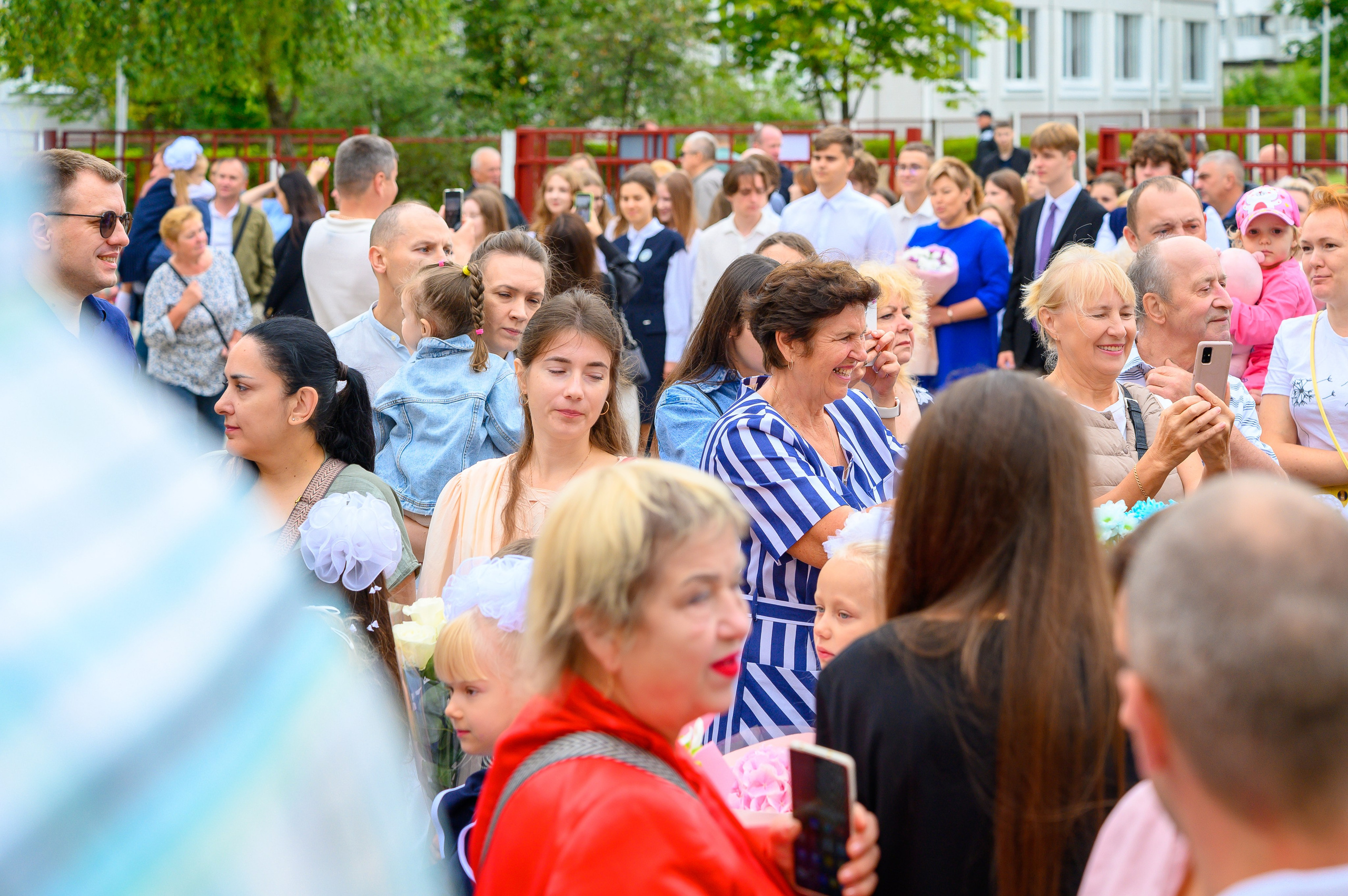 Вот звучит первый звонок, перед этим долгое приготовление к новому этапу в жизни, Яромир идет в школу. Фотоуслуги, услуги фотографа, фотографирование важных событий