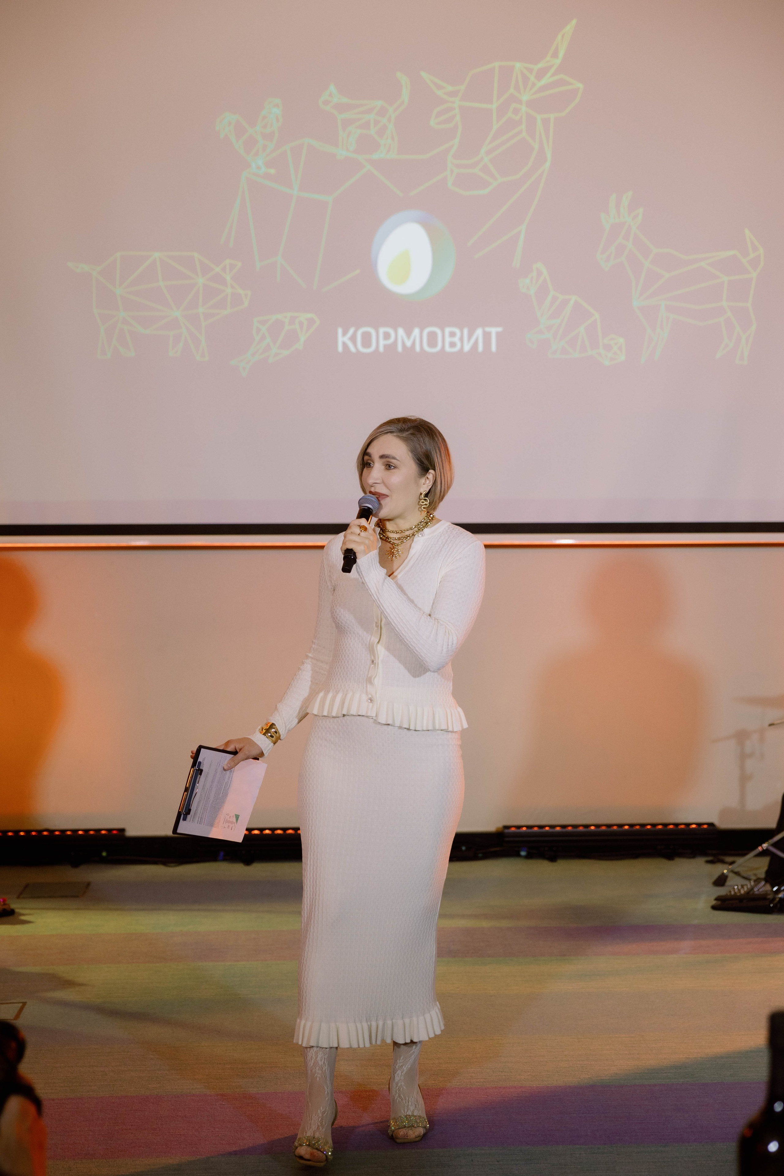 Конференция и ужи. Кормовит. Роза хутор. Фотограф Юсова Мария