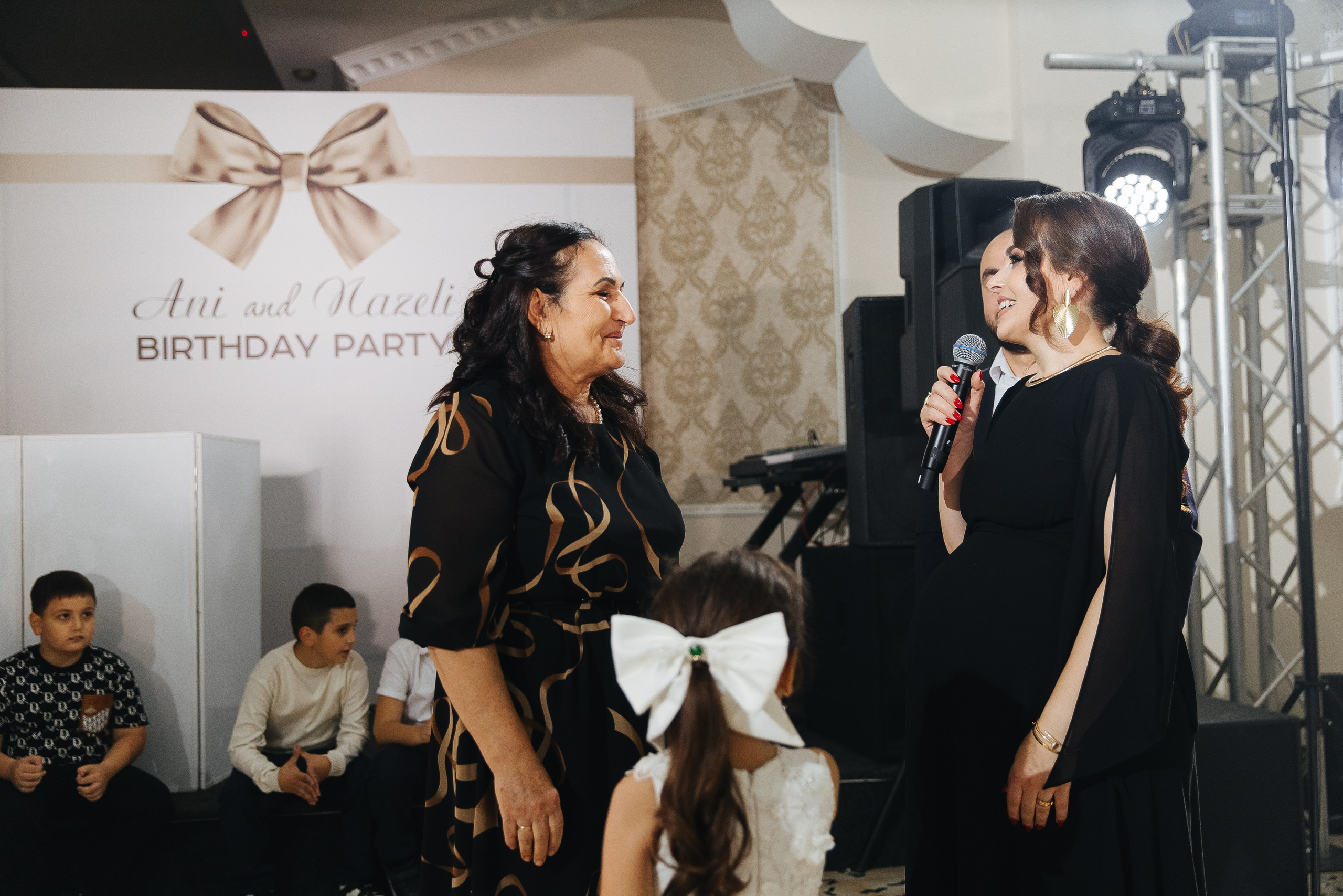 Ани и Назели. 35&5 День рождения, «Янтарь». Фотограф в Красноярске Надежда Воскресенская