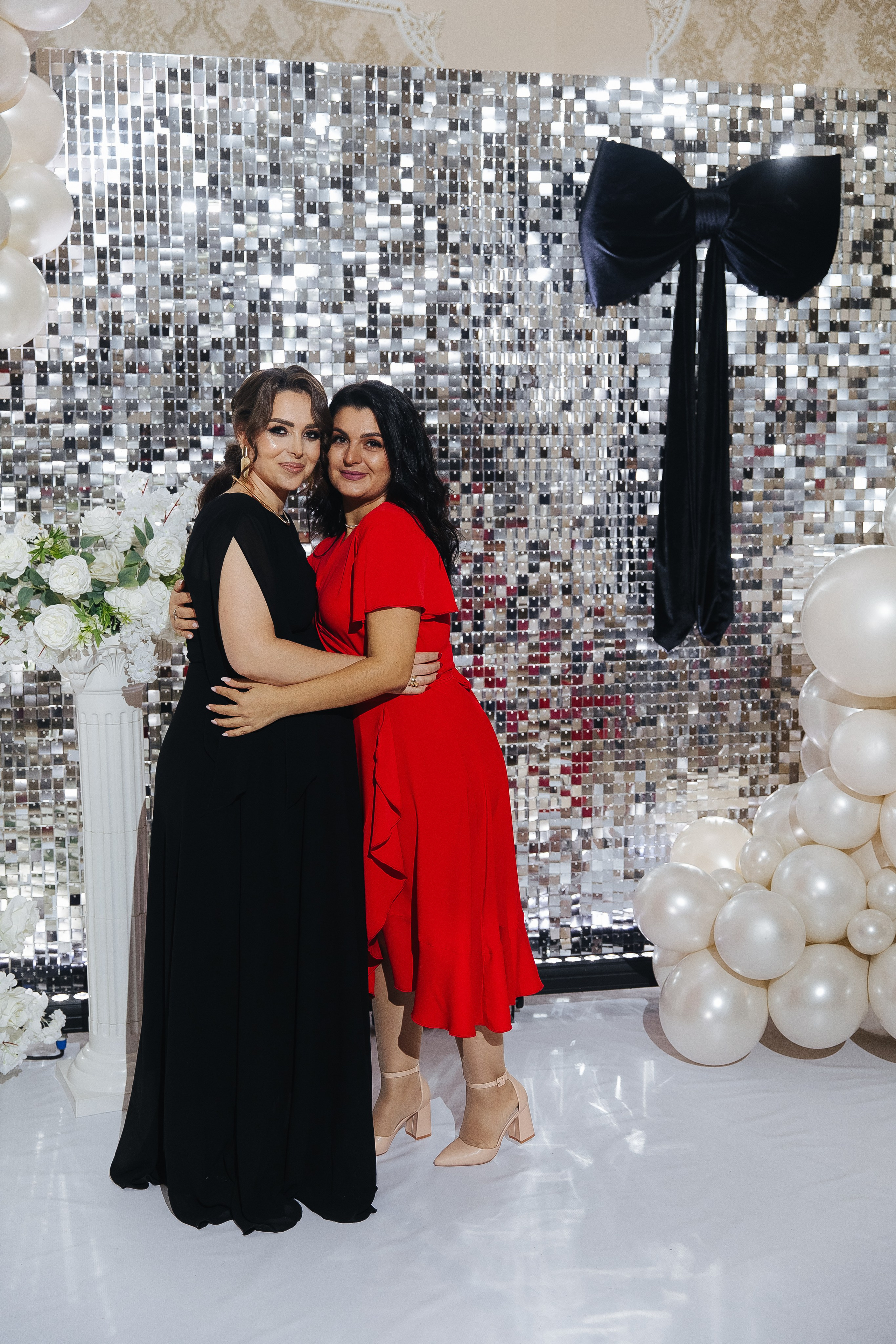 Ани и Назели. 35&5 День рождения, «Янтарь». Фотограф в Красноярске Надежда Воскресенская