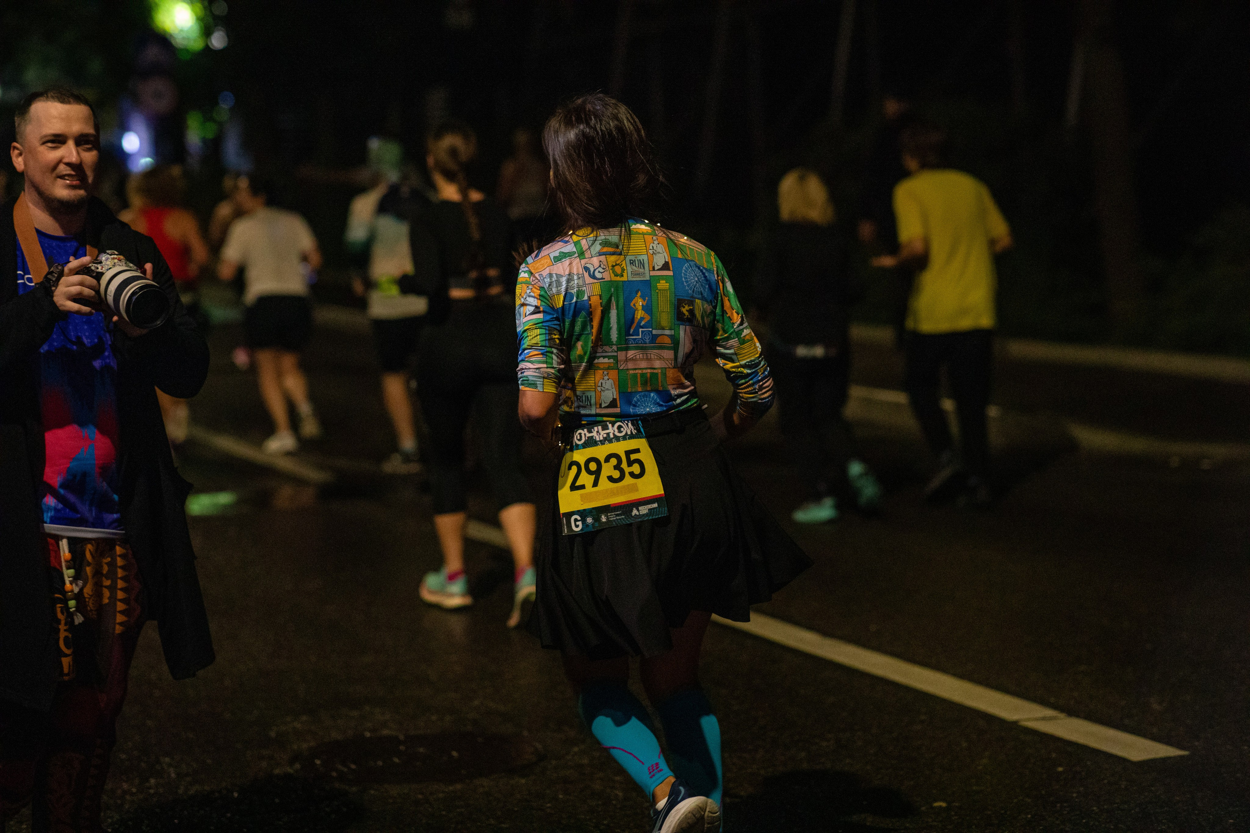 Ночной забег в ленте фотографий бегунов 03.08.24. Фотограф Сергей Ловкий