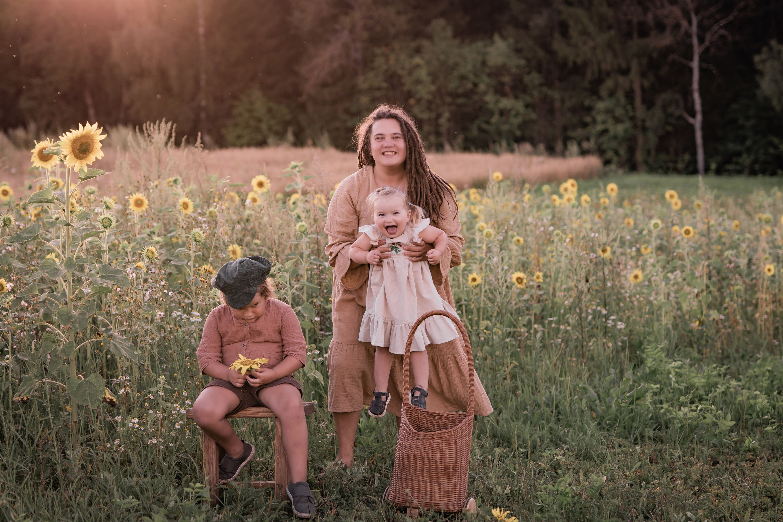 Прогулка с подсолнухами. Семейный фотограф Ефремова Виктория