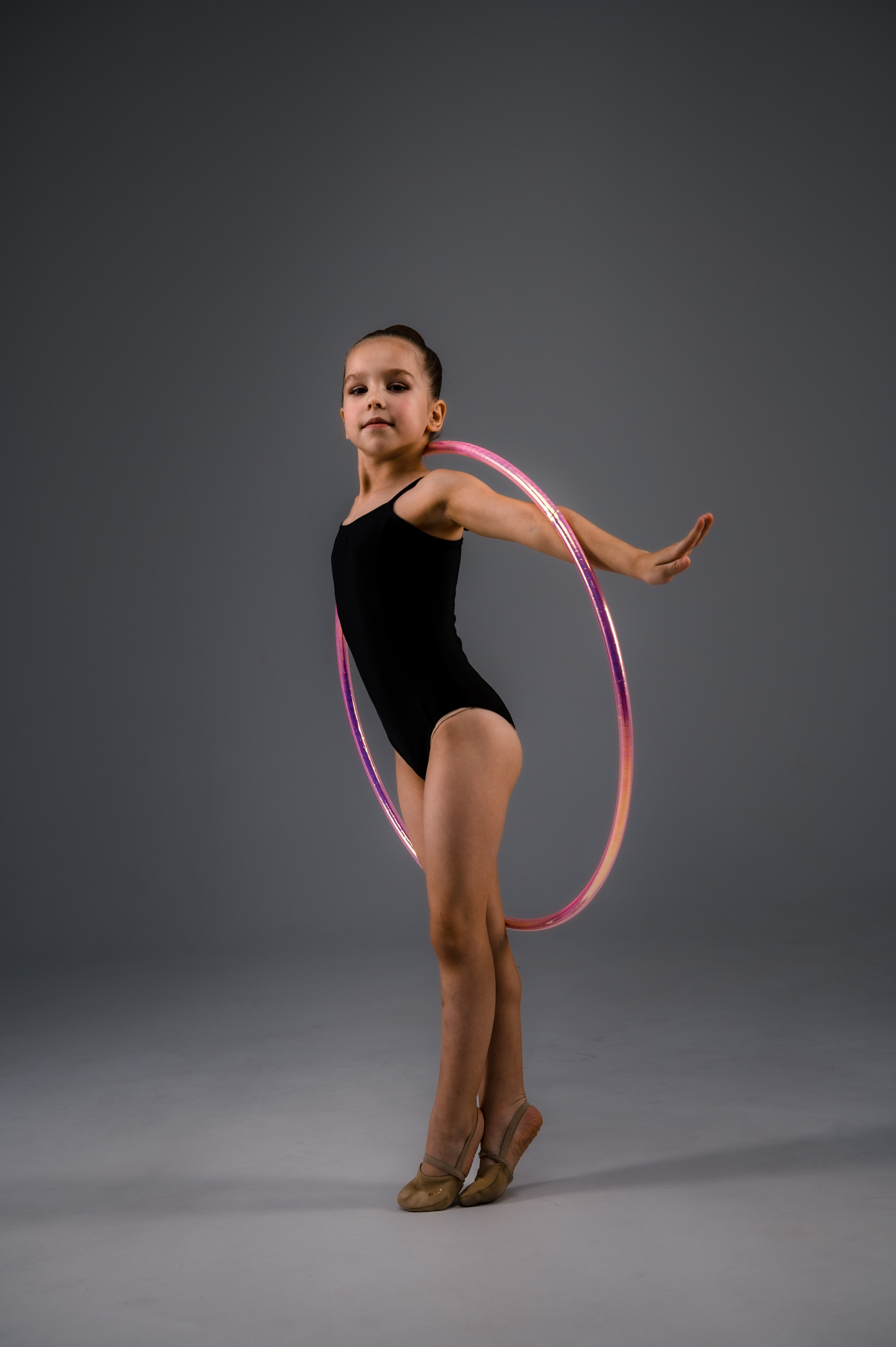 красивое фото гимнастки с обручем