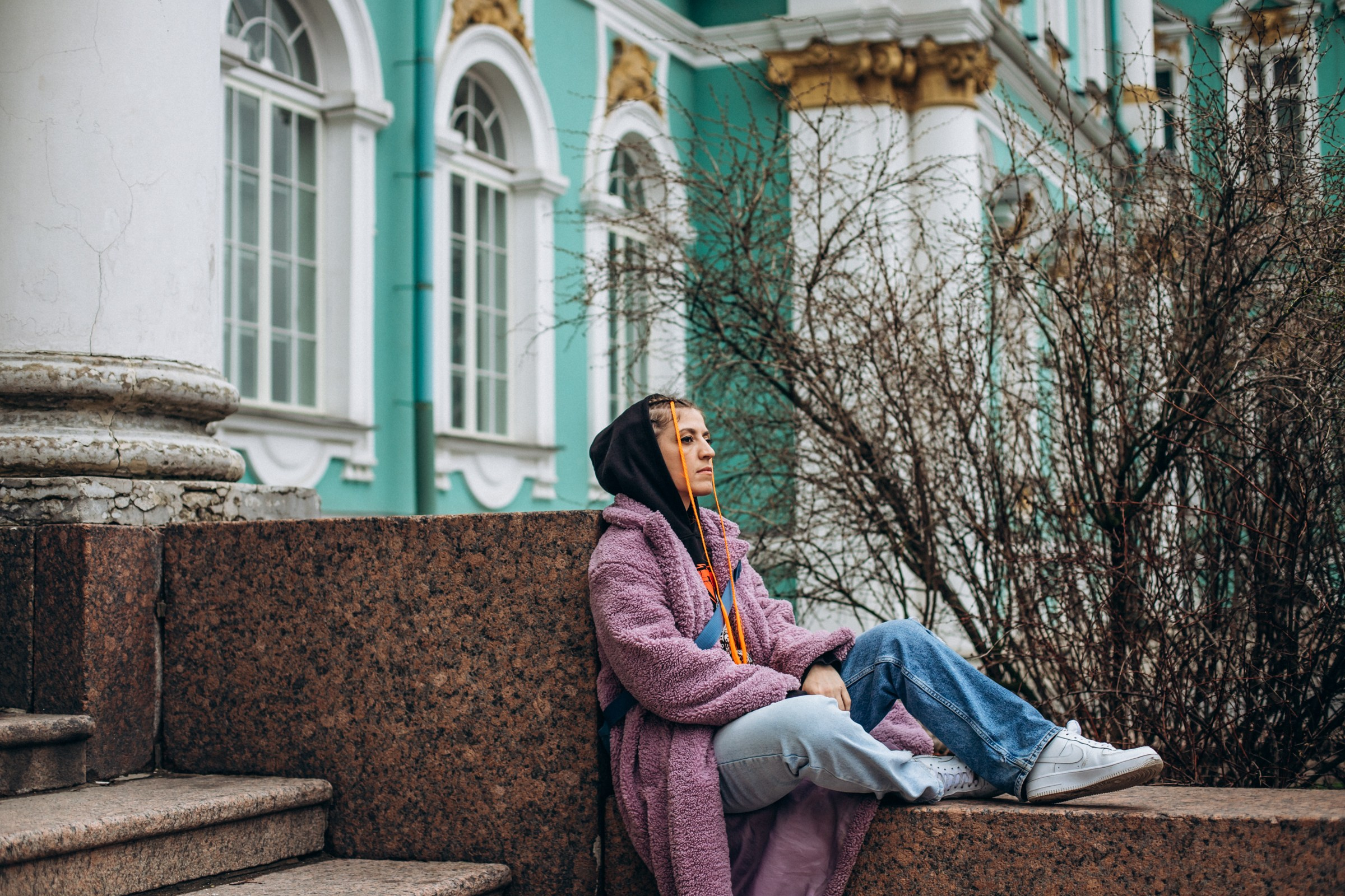 Лиза в апреле. Фотопрогулка в Петербурге. Индивидуальный и семейный фотограф в Санкт-Петербурге