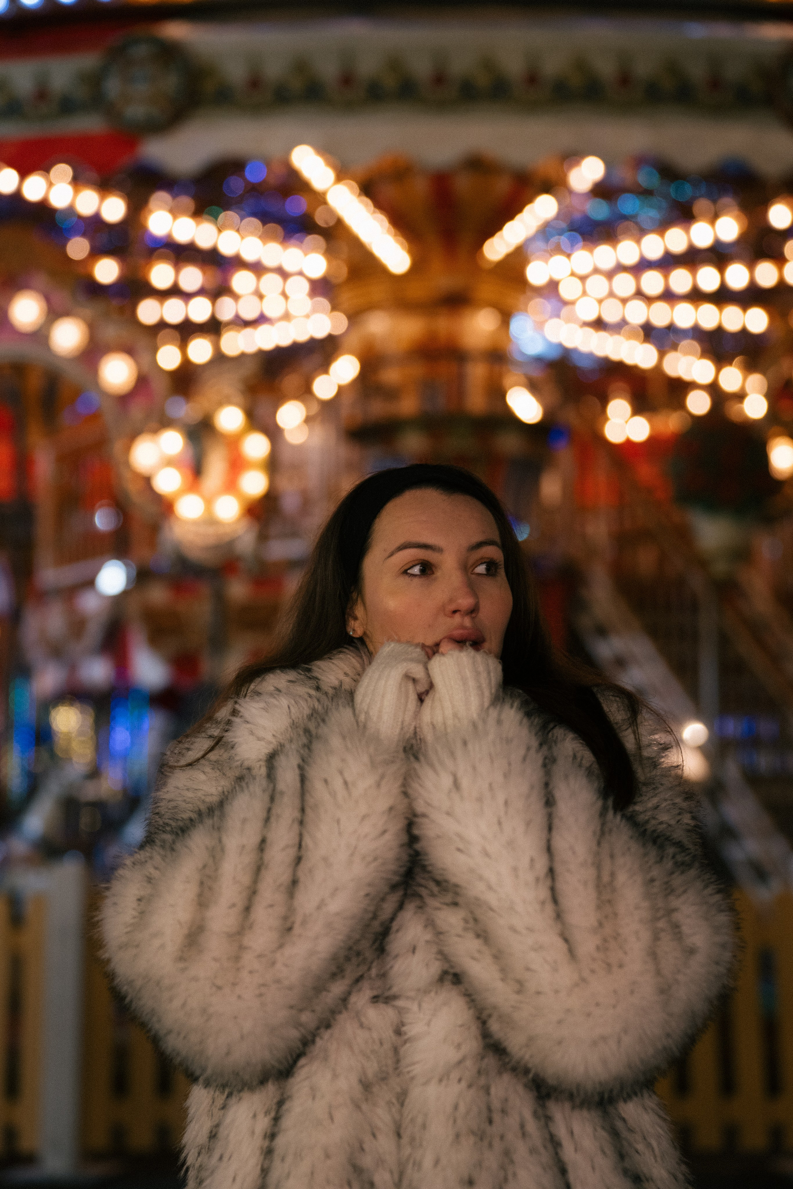 ПРОГУЛКА НА МАНЕЖНОЙ ПЛОЩАДИ ДЛЯ ДЕВУШКИ ПЕРЕД НОВЫМ ГОДОМ (НОВОГОДНЯЯ ФОТОСЕССИИЯ НА МАНЕЖНОЙ ПЛОЩАДИ). Профессиональный фотограф, Санкт-Петербург — Виктория Богомолова