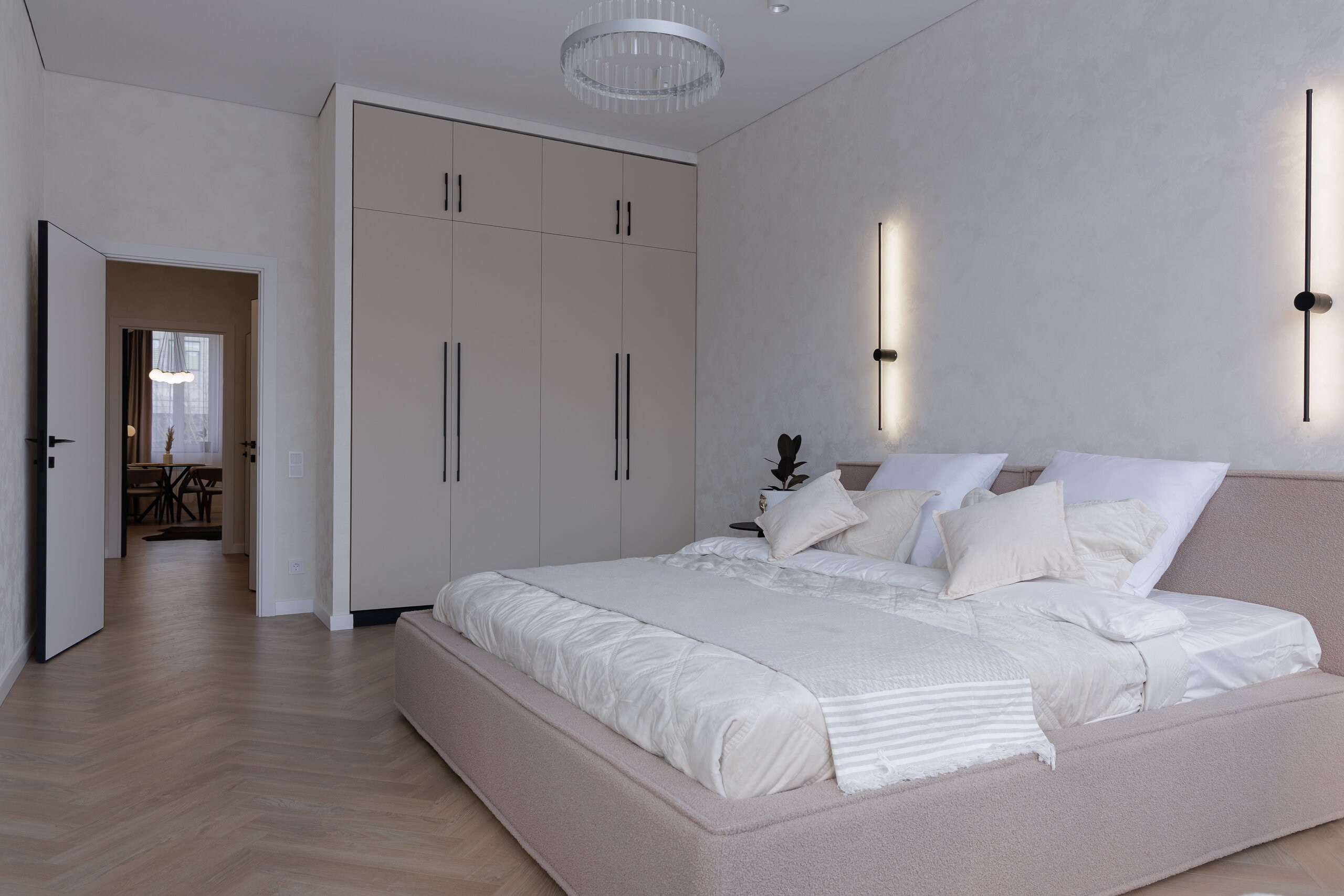 Интерьер спальни в пастельных тонах