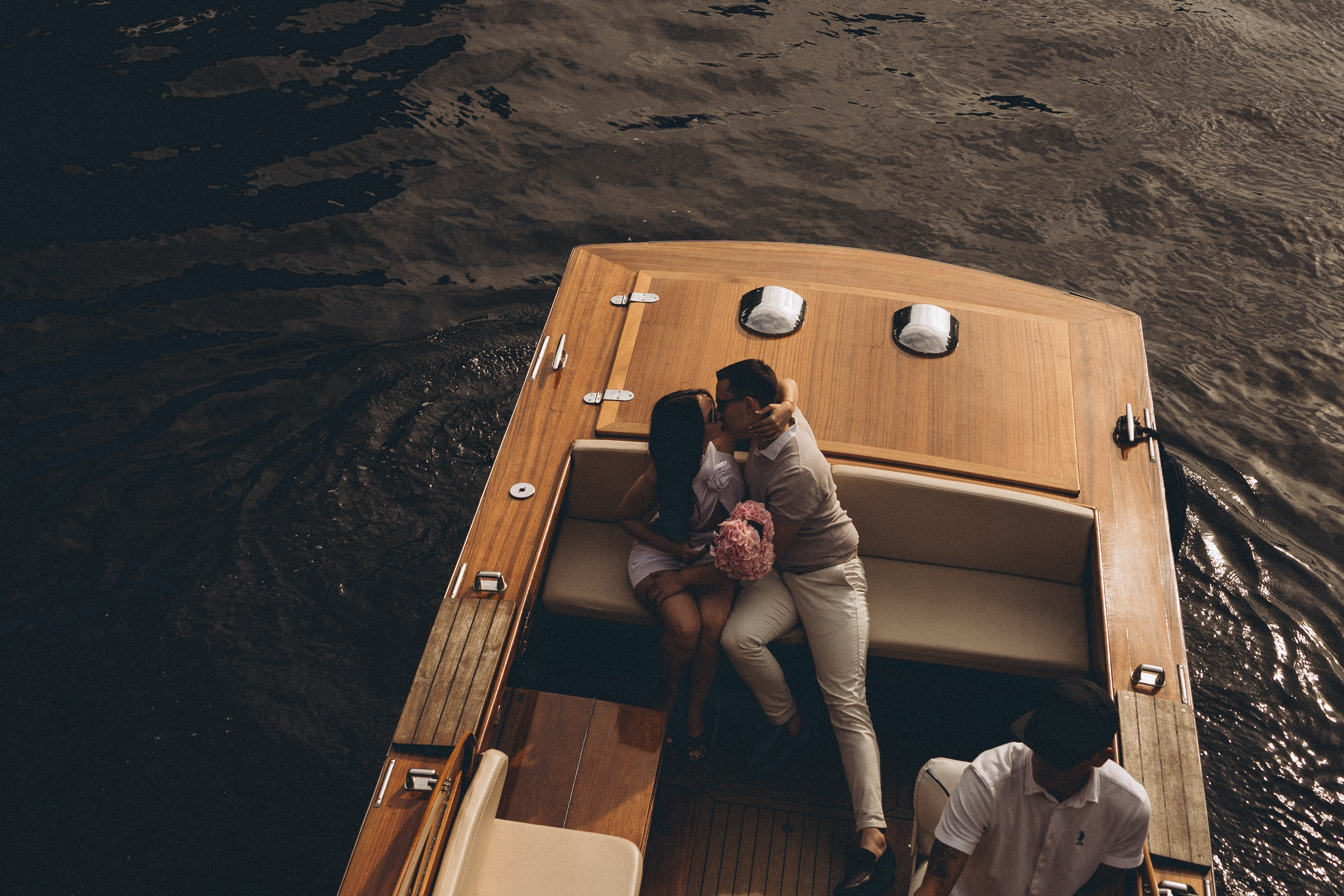 СВАДЕНБНАЯ СЬЕМКА НА КАТЕРЕ ПО КАНАЛАМ САНКТ-ПЕТЕРБУРГА И В АКВАТОРИИ НЕВЫ. Профессиональный фотограф, Санкт-Петербург — Виктория Богомолова