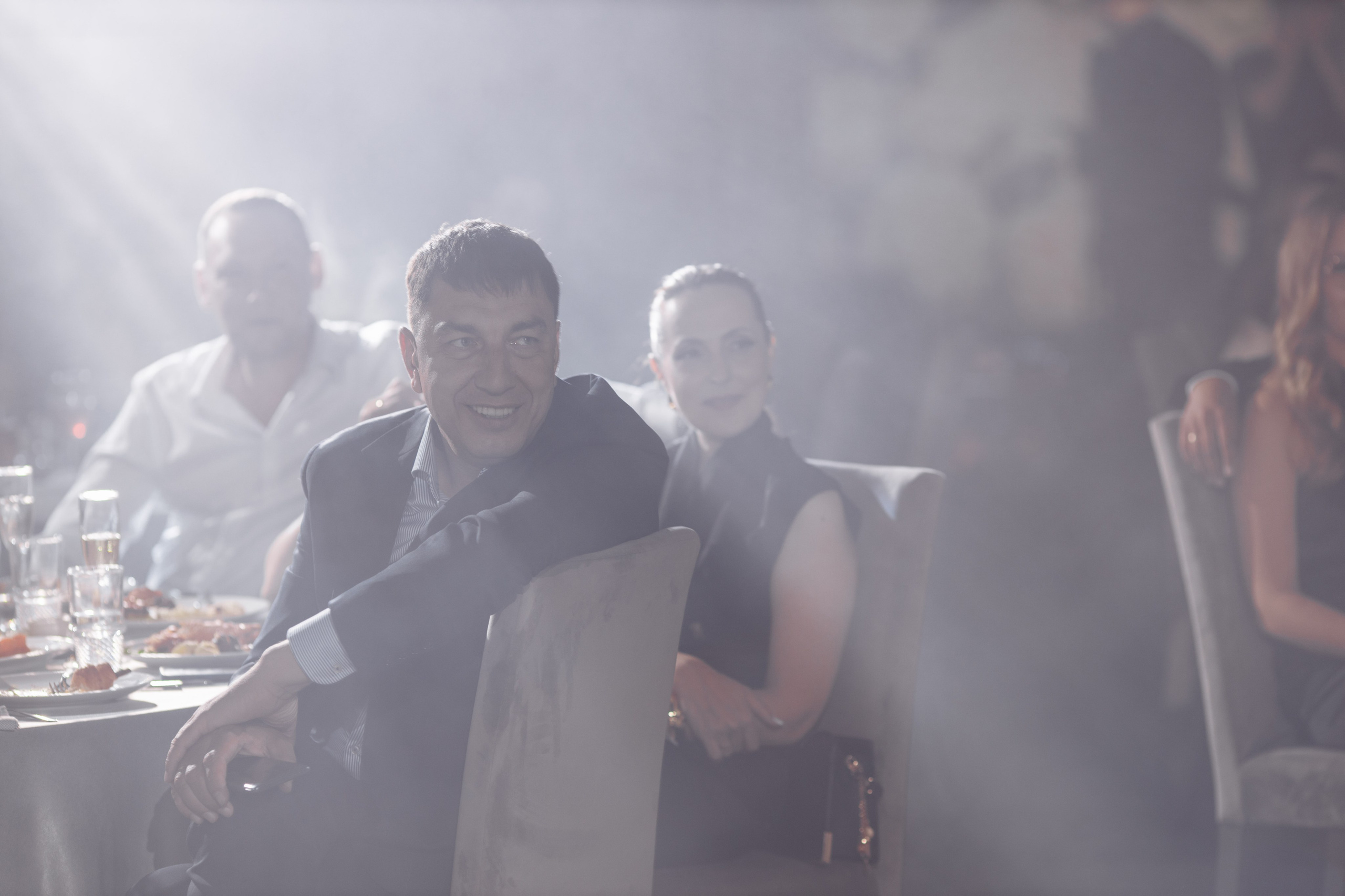 Свадебная фотосессия красивый банкет. Свадебный фотограф в Екатеринбурге Илья Корсаков