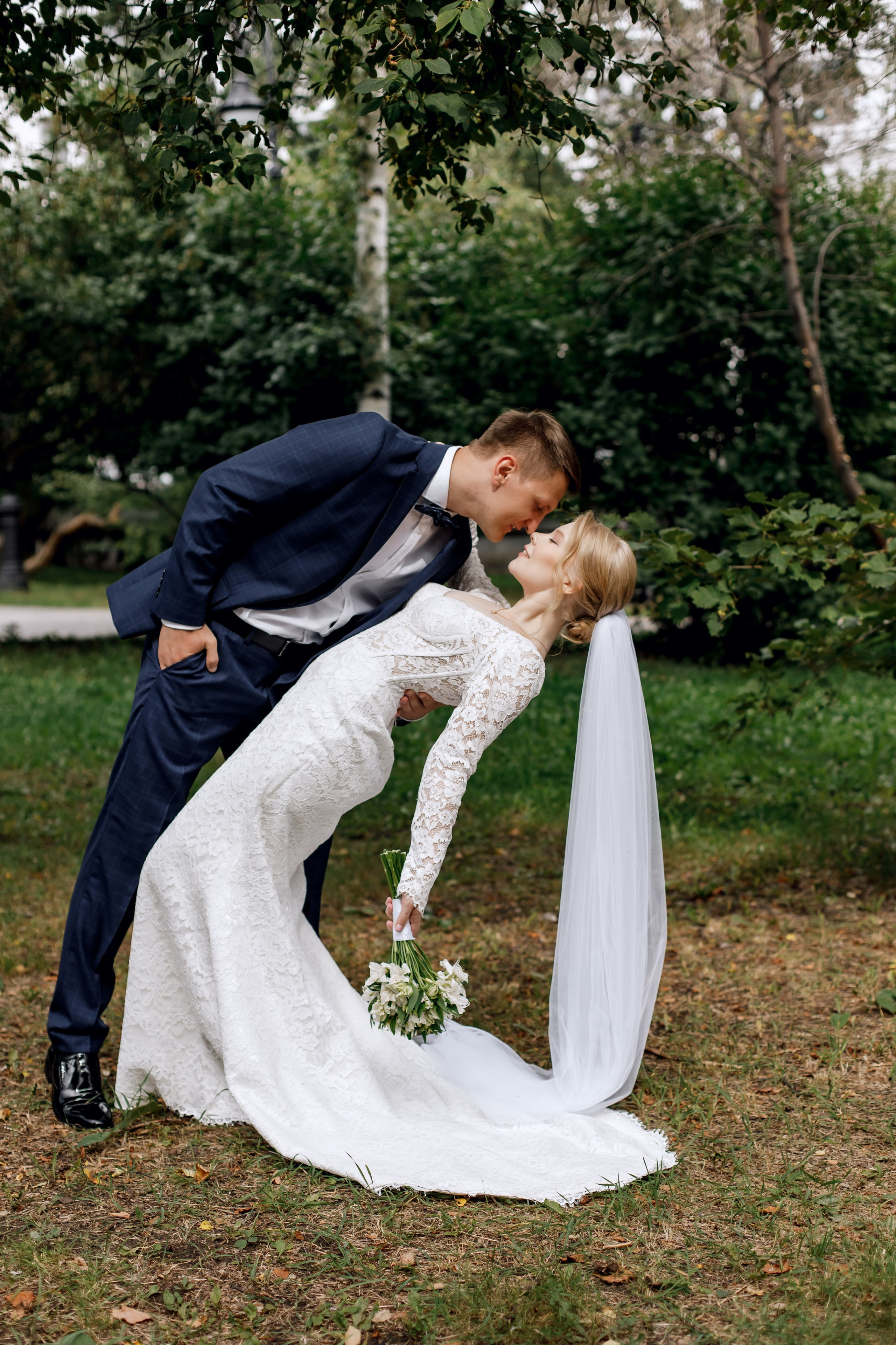 Оперный театр парк. Свадебный и семейный фотограф Екатеринбург Настя Саедгалина