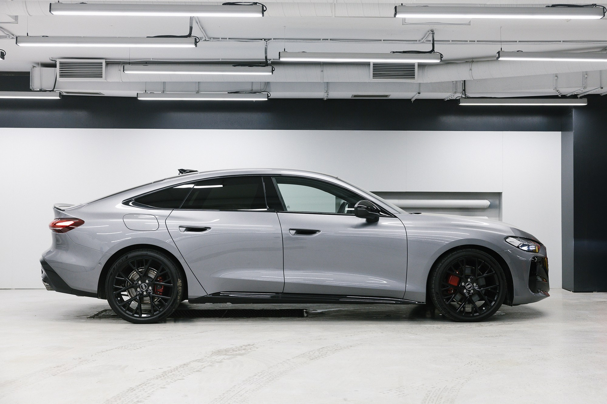 Audi A5  40 TFSI 2.0 quattro S tronic (204 л. с.). Автосалон «Х-Авто»