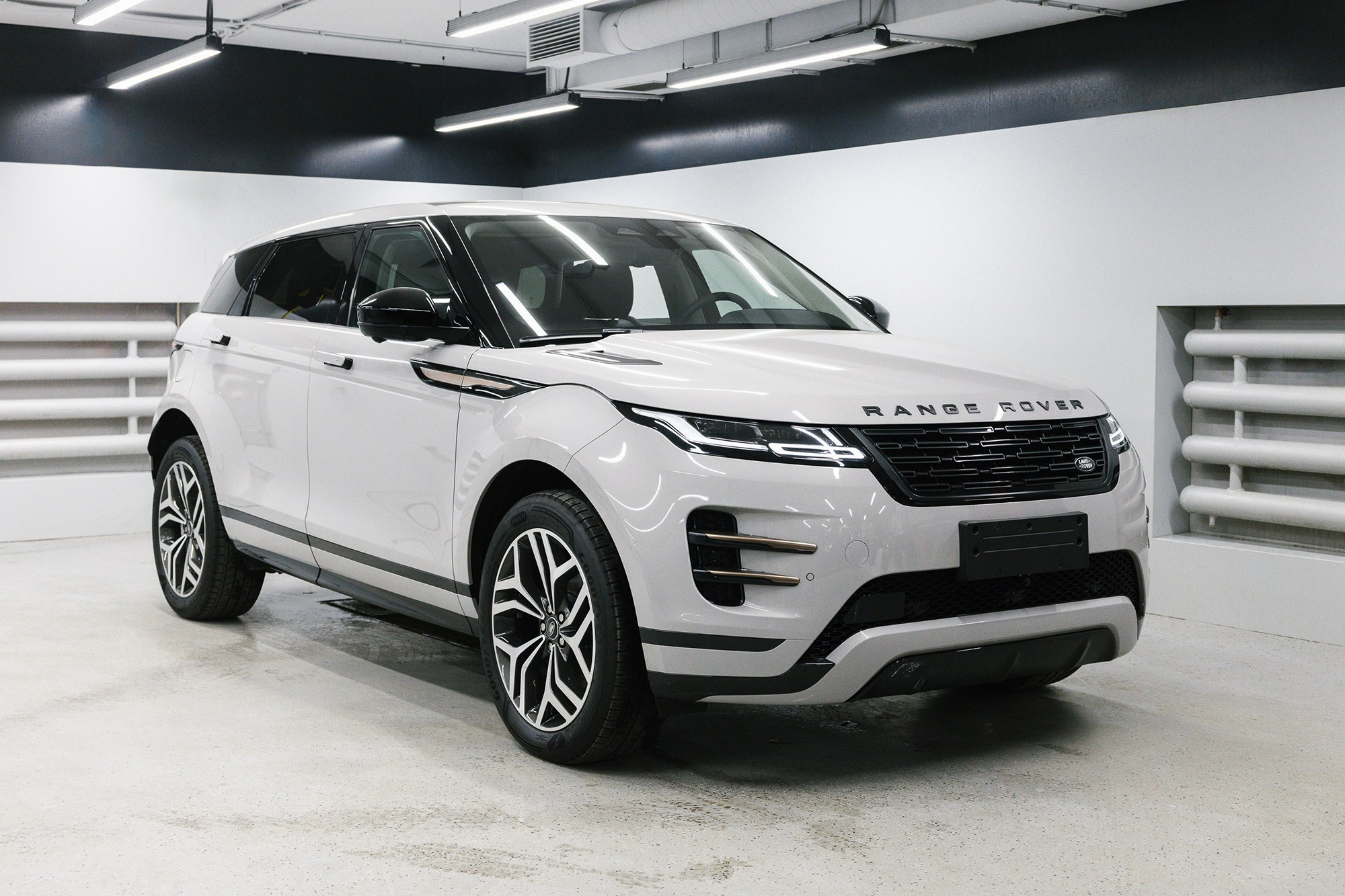 Land Rover Range Rover Evoque.2.0 Si4 4WD AT (249 л. с.). Автосалон «Х-Авто»