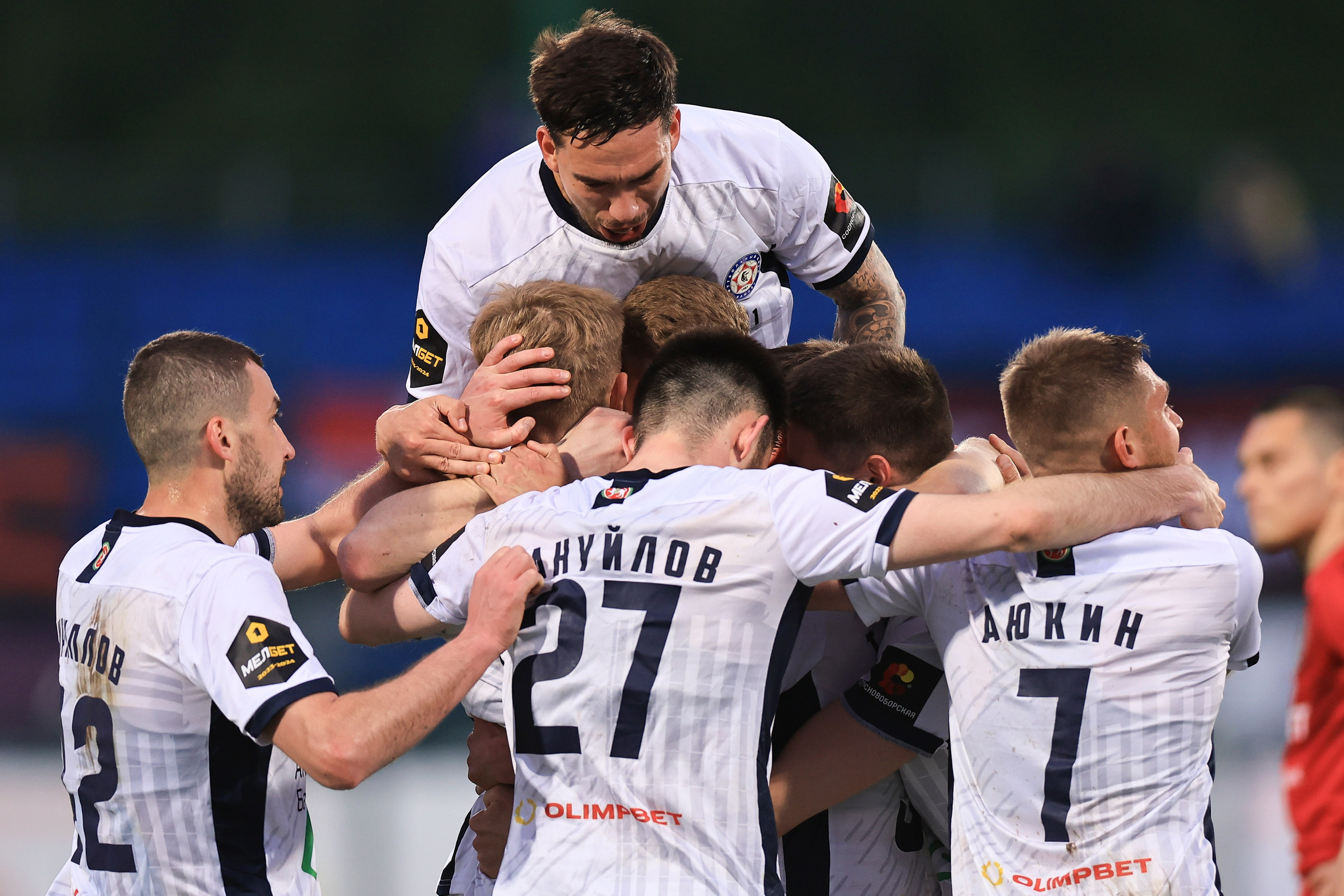 ФК Камаз — ФК Акрон. Спортивный репортажный фотограф Казань Нафис Сиразетдинов