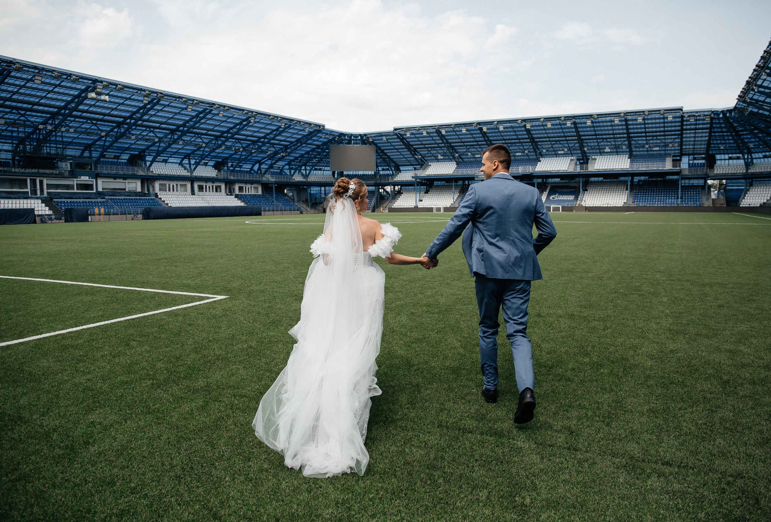 А&А — фотосессия на стадионе. Свадебный фотограф в Оренбурге Илья Володьков