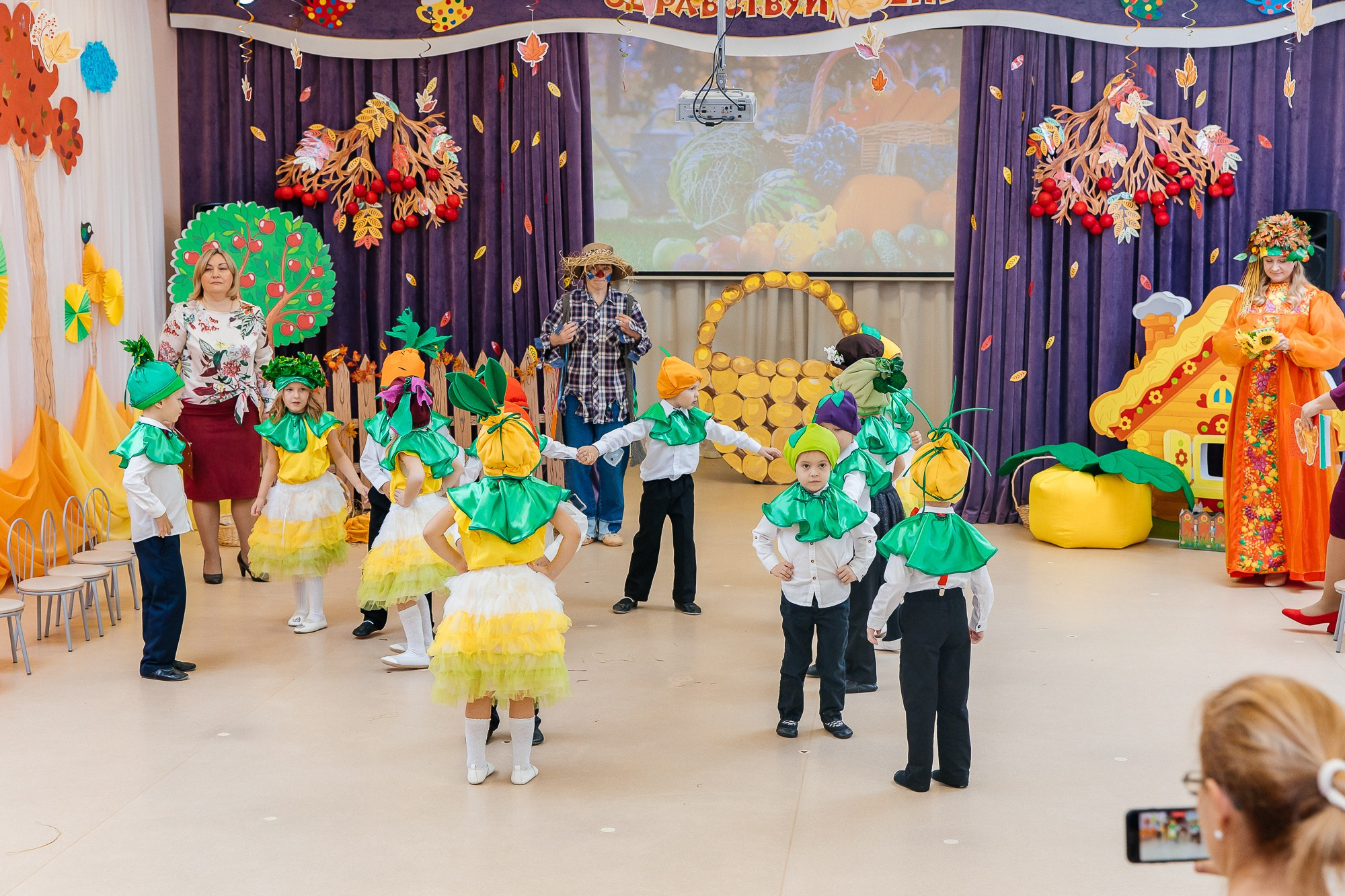 Детский сад № 13 — Осенний утренник (23 октября 2025). Свадебный и семейный фотограф Крамар Наталья
