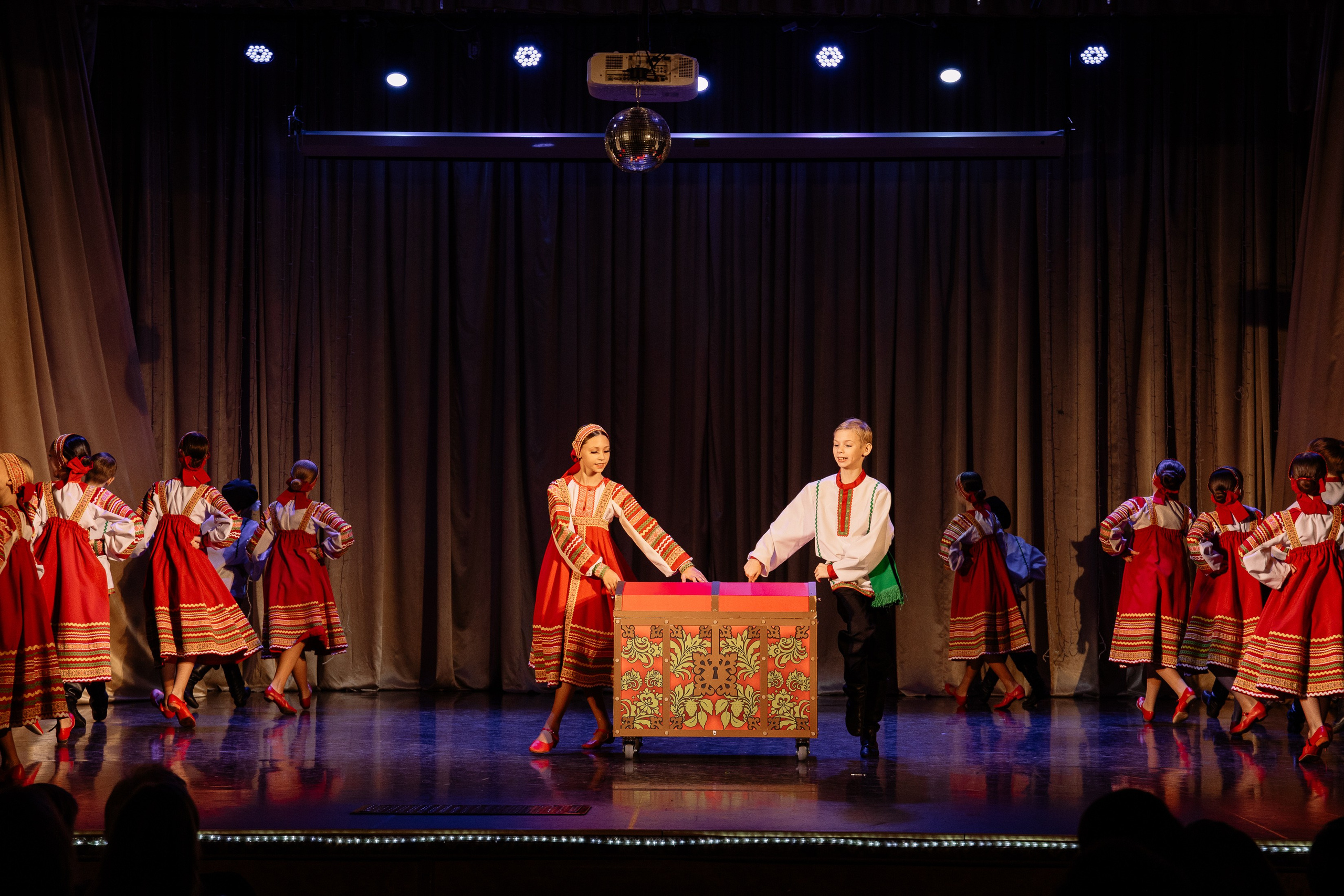 Сибирские узоры ДК Ефремова. Фотограф Юлия Мальцева