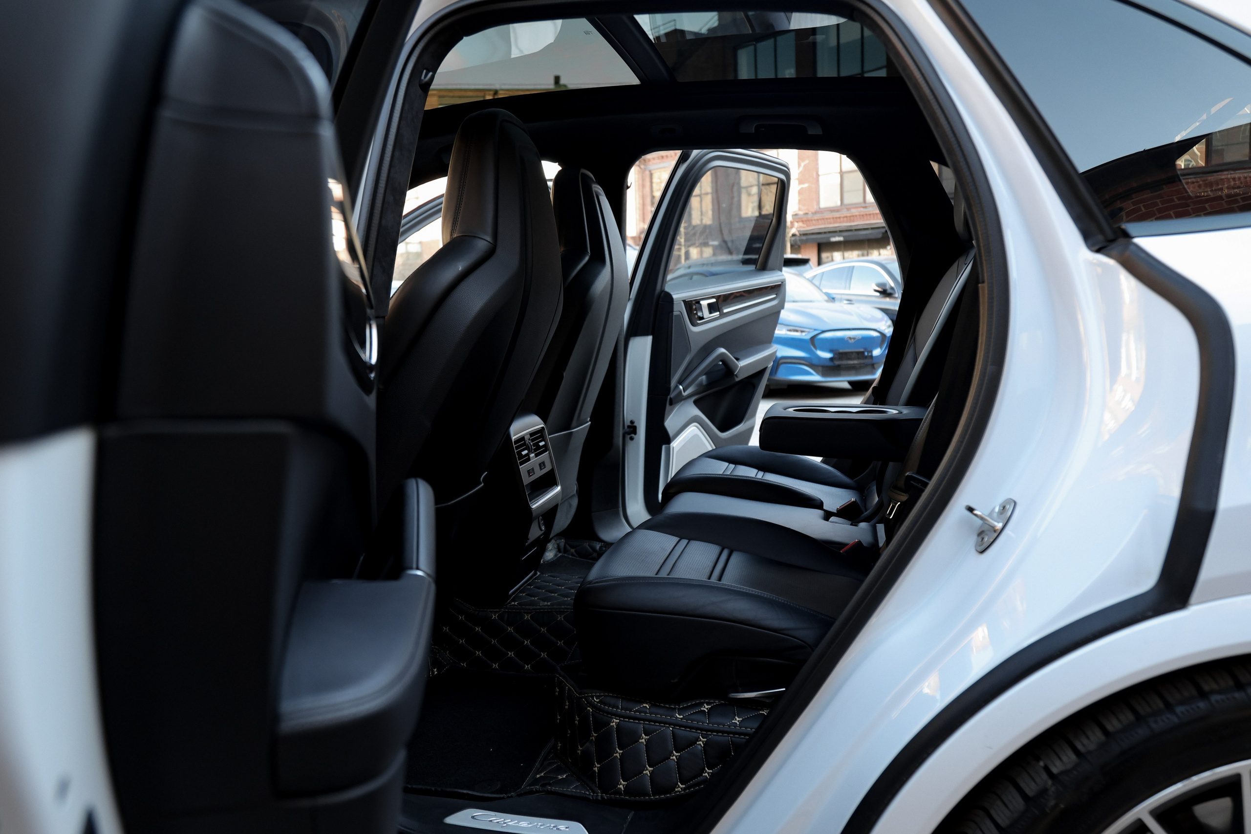 2020 Porsche Cayenne 3.0 AT. Mixturecaptures